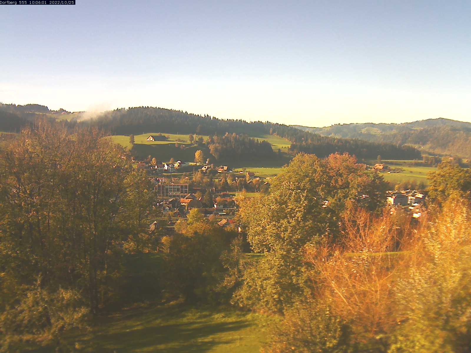 Webcam-Bild: Aussicht vom Dorfberg in Langnau 20221025-100601