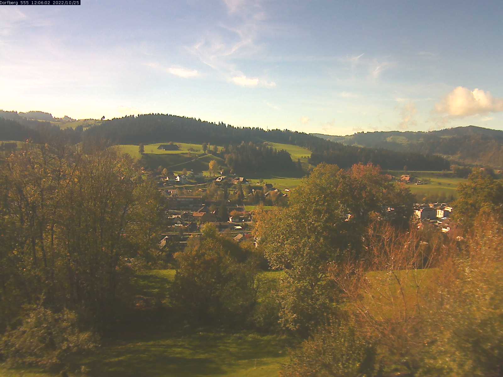 Webcam-Bild: Aussicht vom Dorfberg in Langnau 20221025-120601
