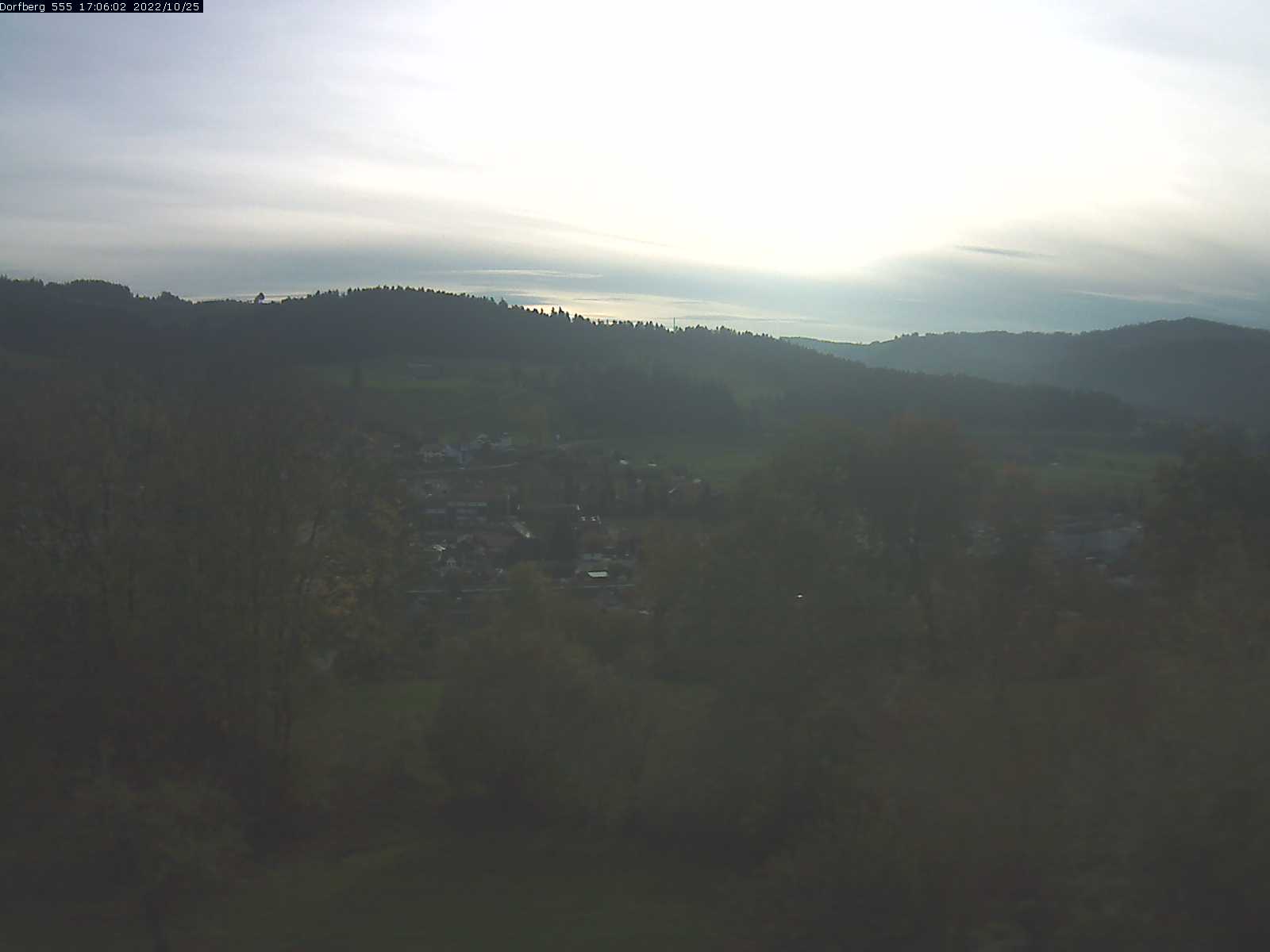 Webcam-Bild: Aussicht vom Dorfberg in Langnau 20221025-170601