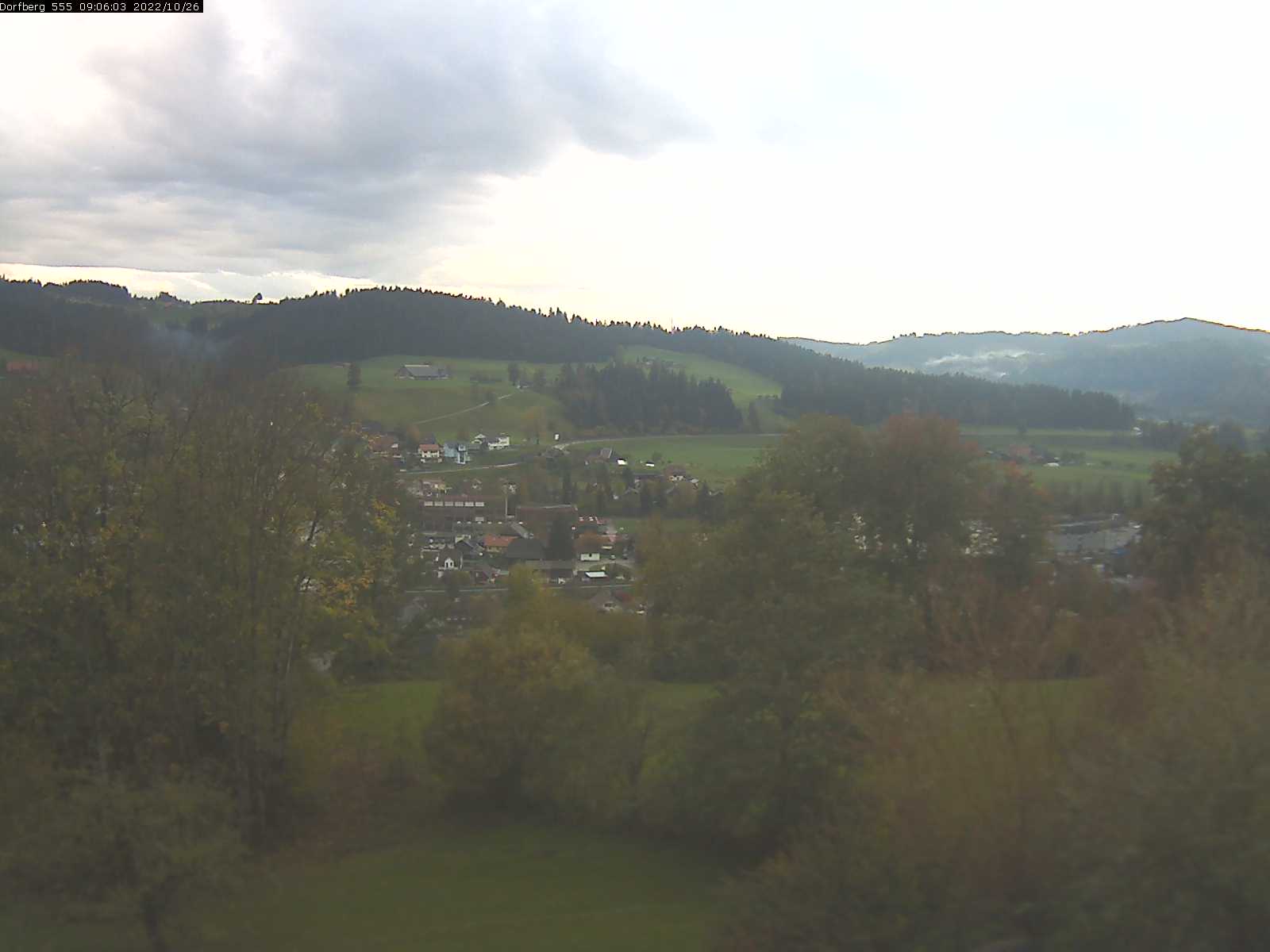 Webcam-Bild: Aussicht vom Dorfberg in Langnau 20221026-090601