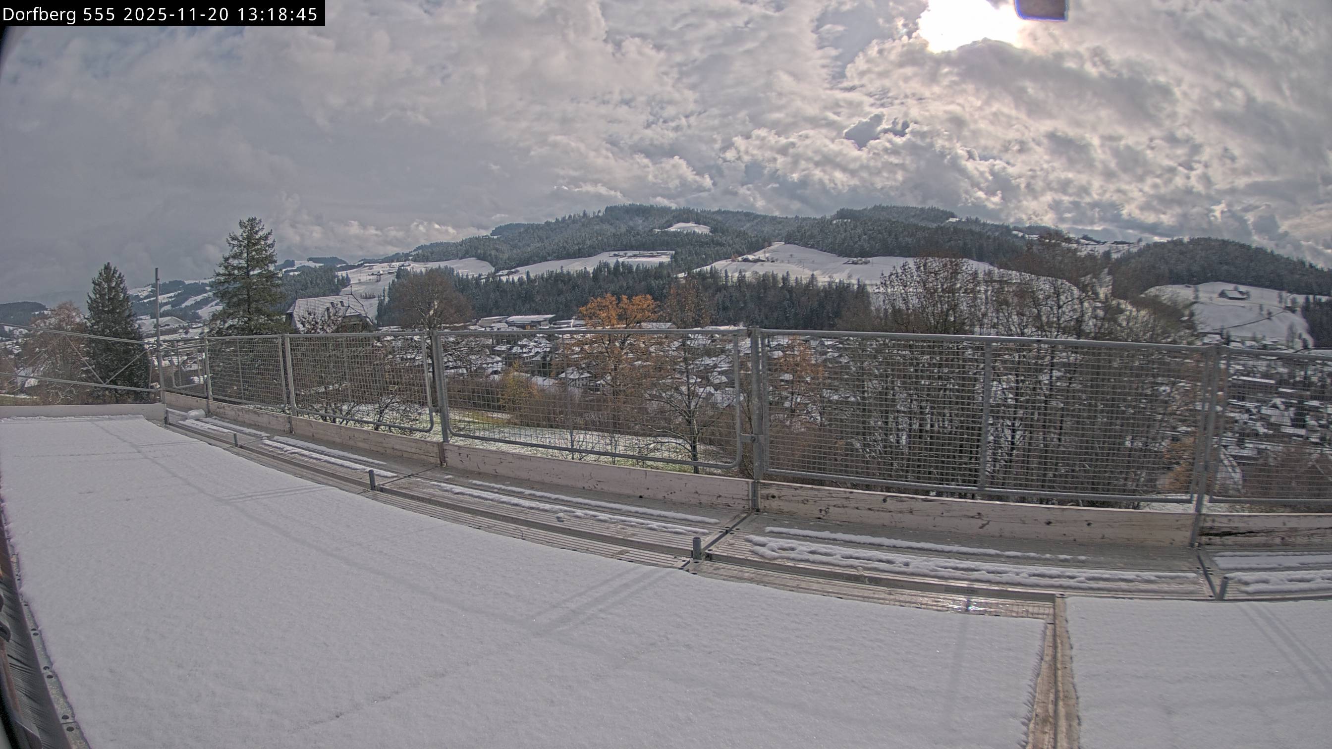 Webcam-Bild: Aussicht vom Dorfberg in Langnau 20251120-131844