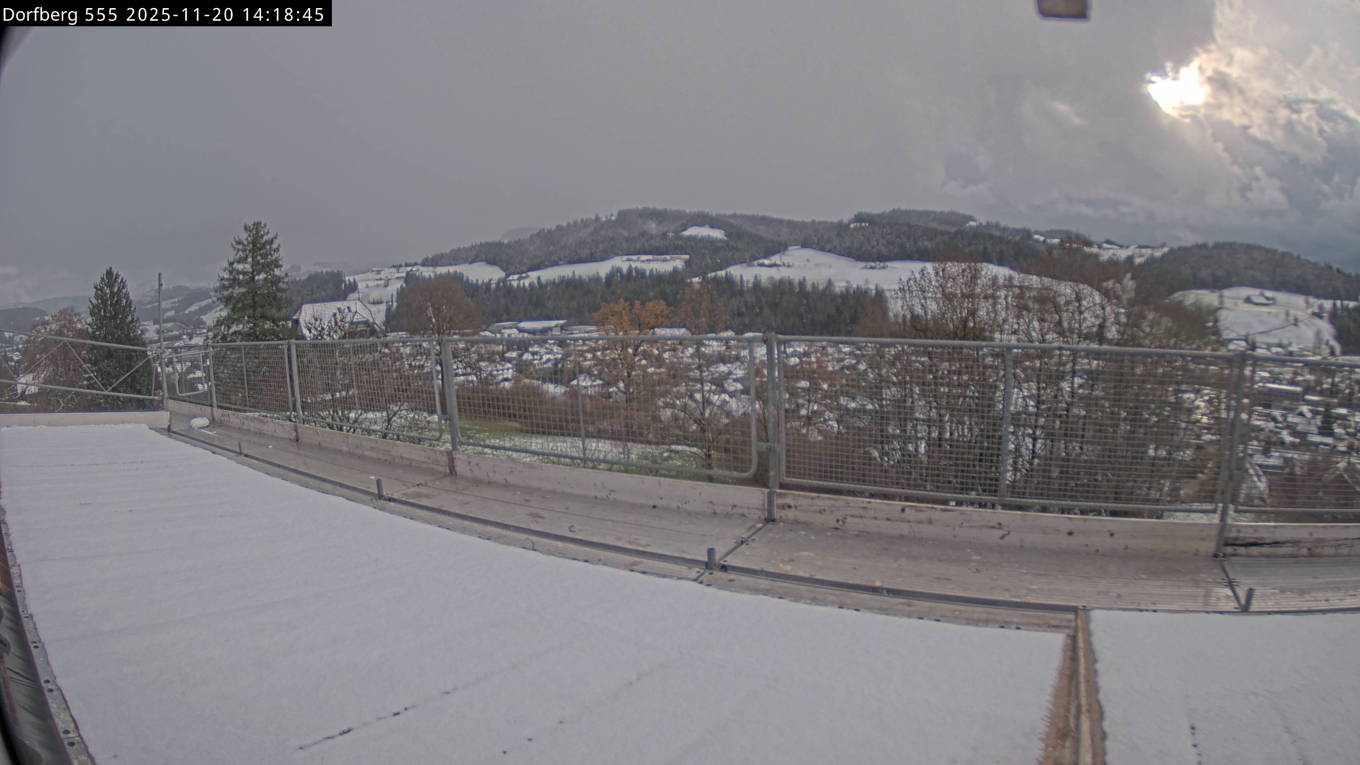 Webcam-Bild: Aussicht vom Dorfberg in Langnau 20251120-141845