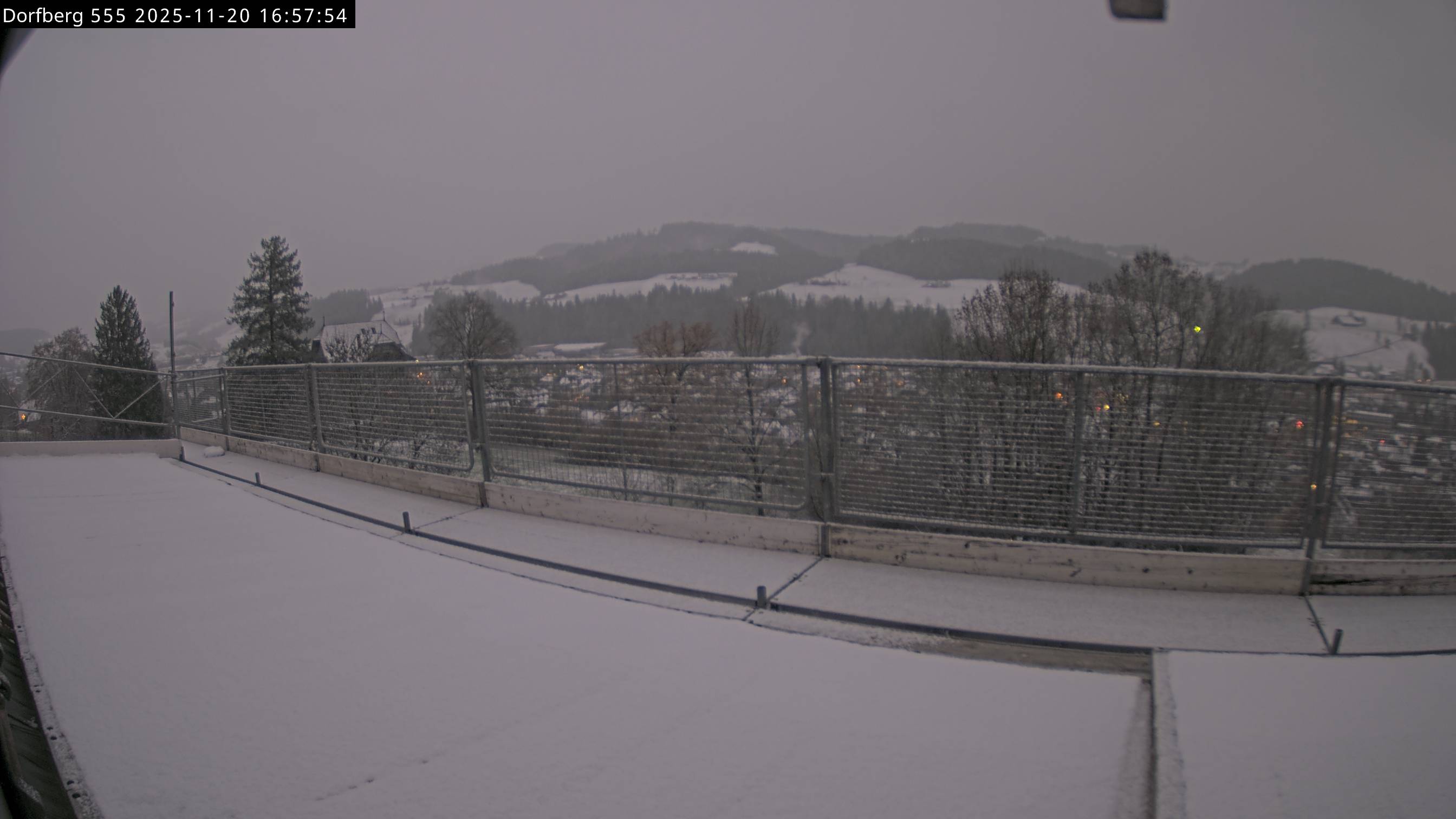 Webcam-Bild: Aussicht vom Dorfberg in Langnau 20251120-165754