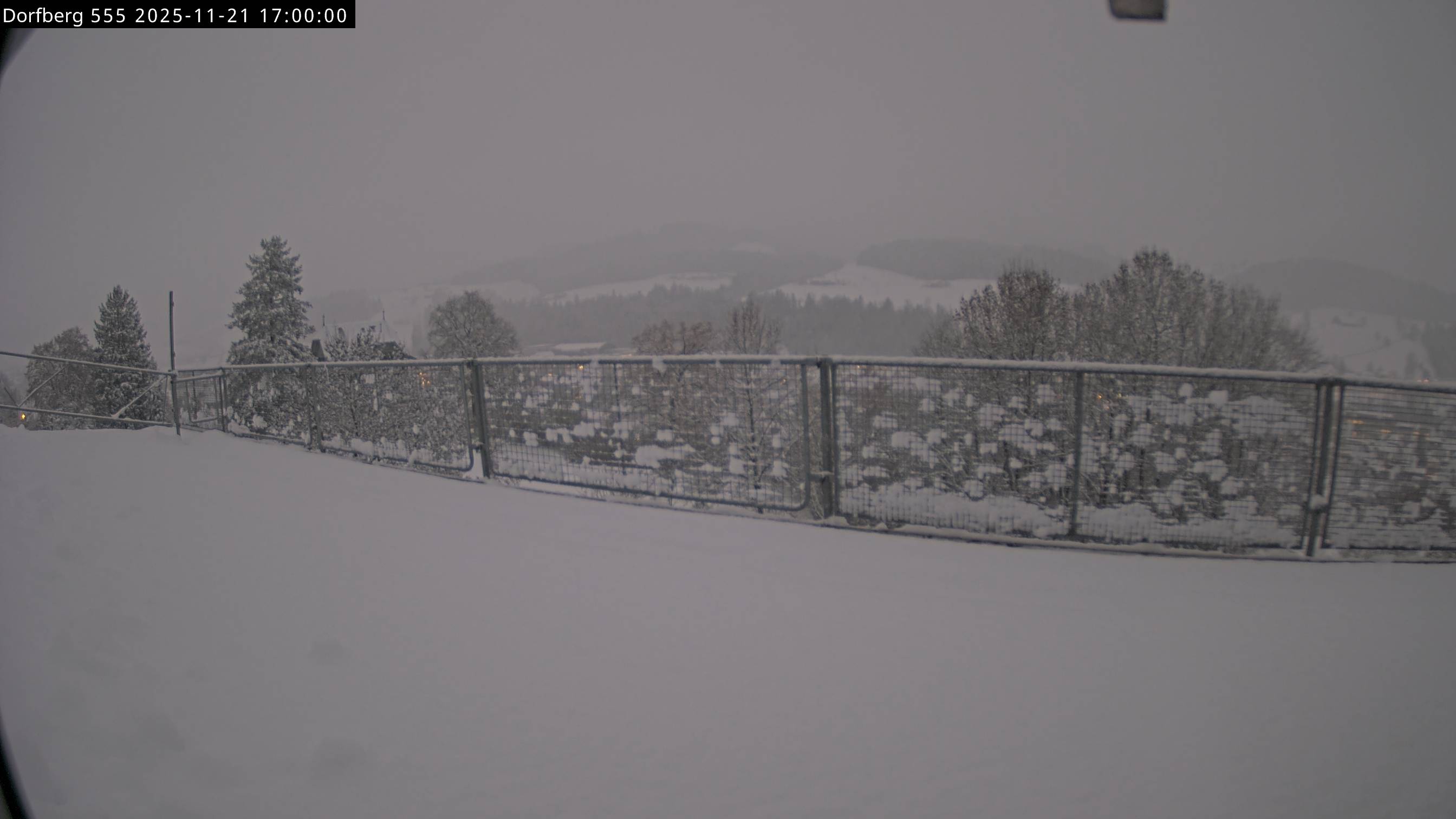 Webcam-Bild: Aussicht vom Dorfberg in Langnau 20251121-170000