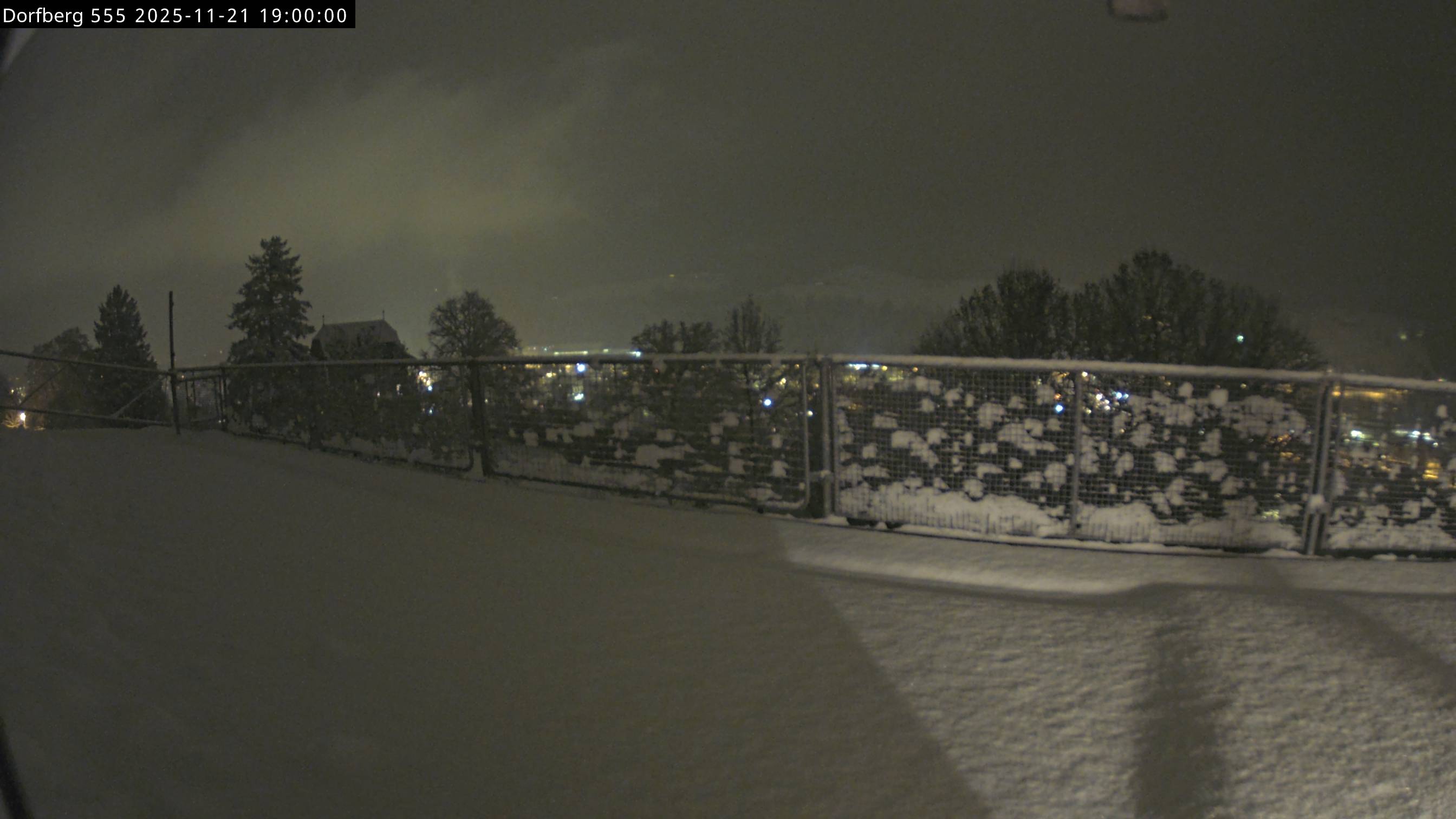 Webcam-Bild: Aussicht vom Dorfberg in Langnau 20251121-190000