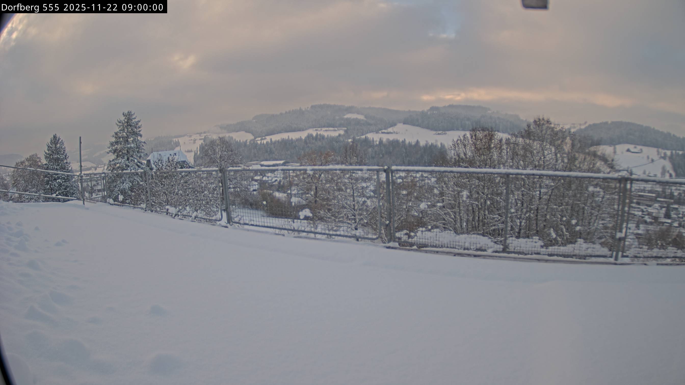 Webcam-Bild: Aussicht vom Dorfberg in Langnau 20251122-090000