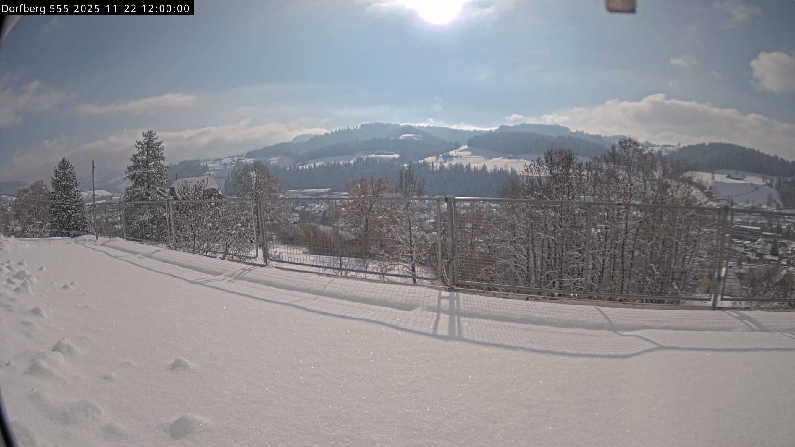Webcam-Bild: Aussicht vom Dorfberg in Langnau 20251122-120000