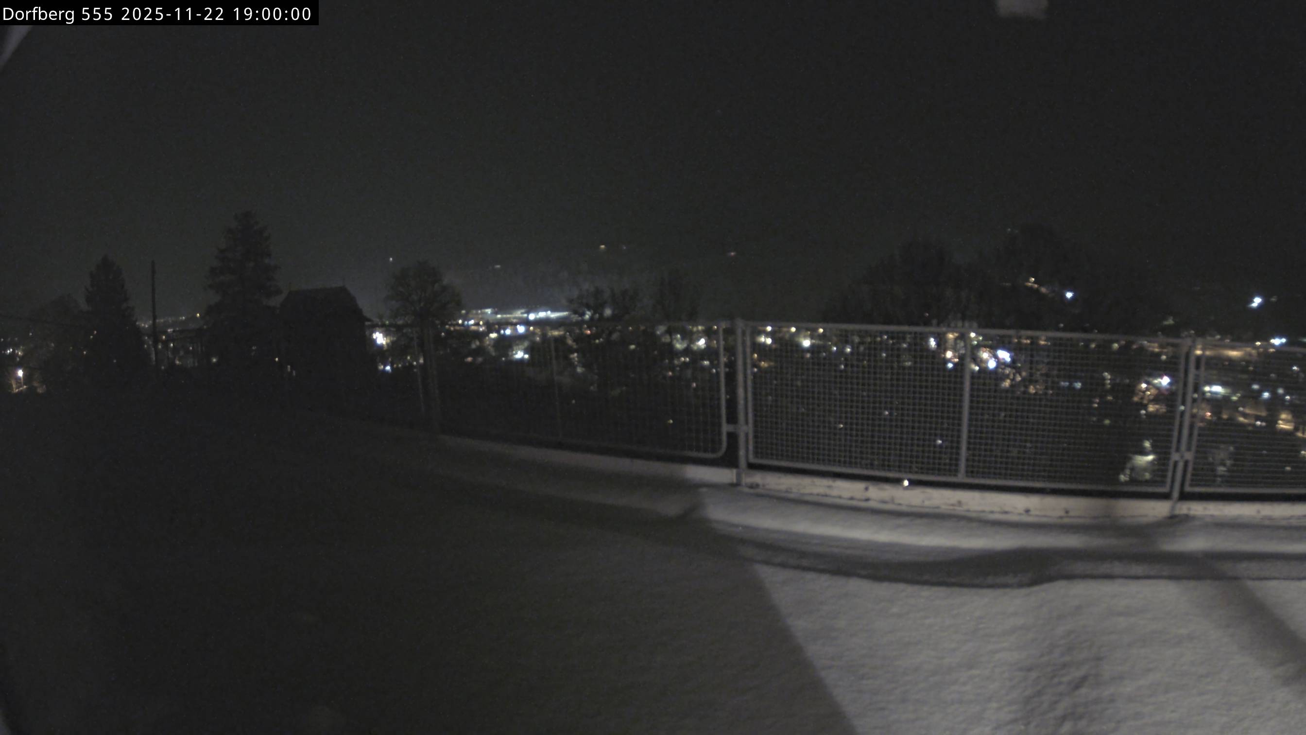 Webcam-Bild: Aussicht vom Dorfberg in Langnau 20251122-190000