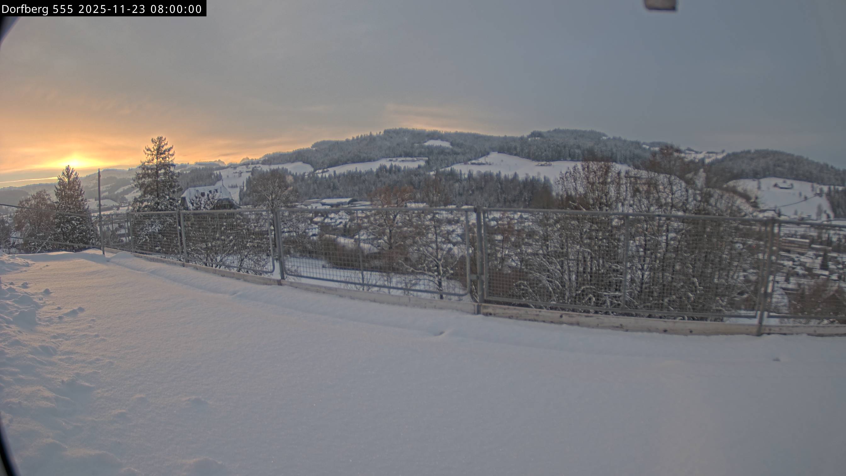 Webcam-Bild: Aussicht vom Dorfberg in Langnau 20251123-080000