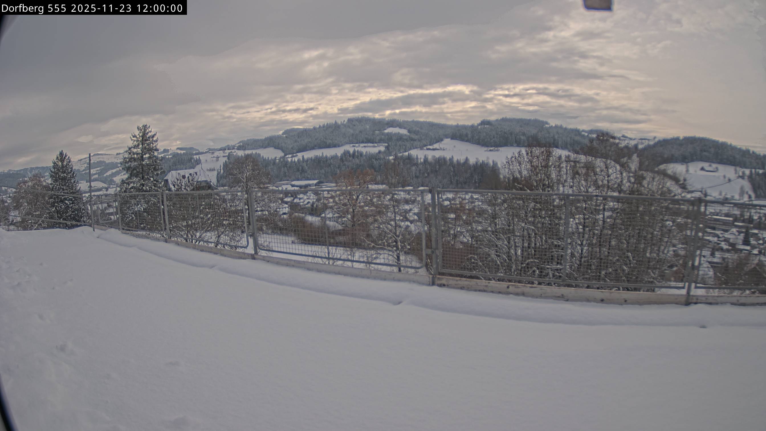 Webcam-Bild: Aussicht vom Dorfberg in Langnau 20251123-120000