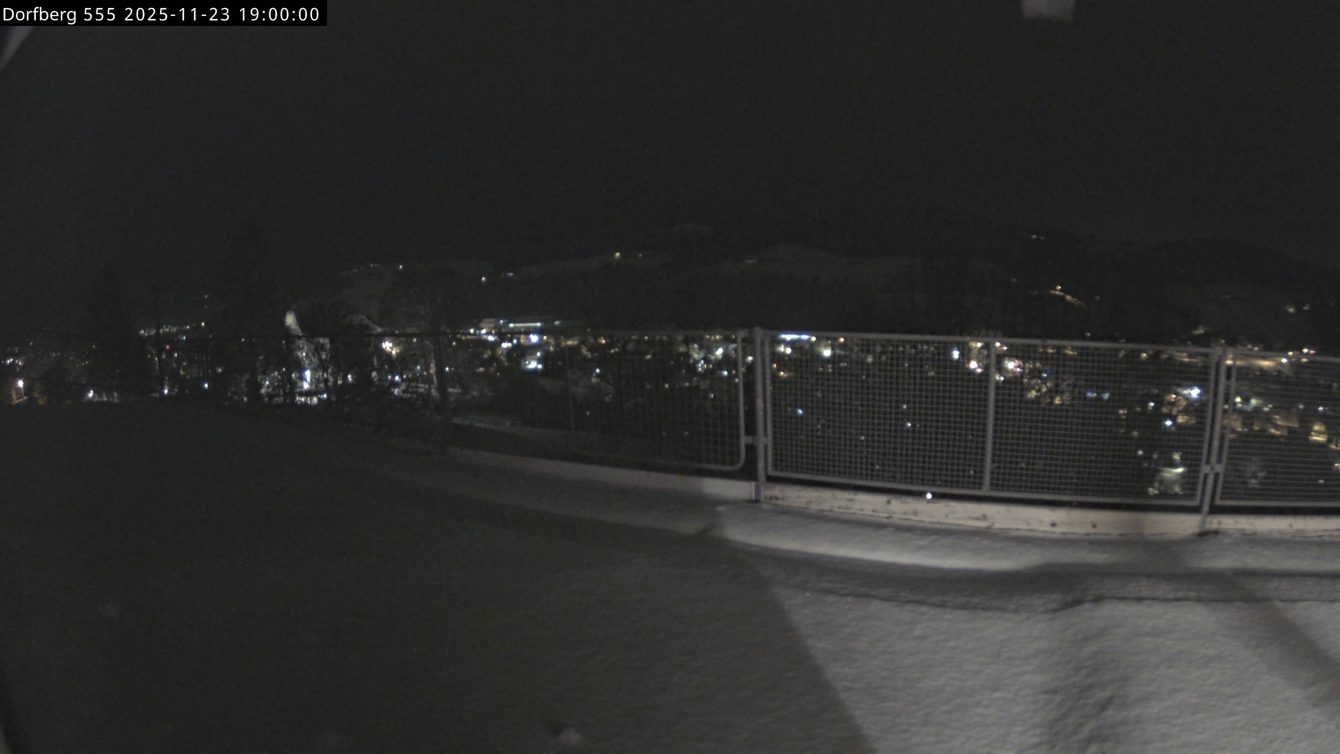 Webcam-Bild: Aussicht vom Dorfberg in Langnau 20251123-190000