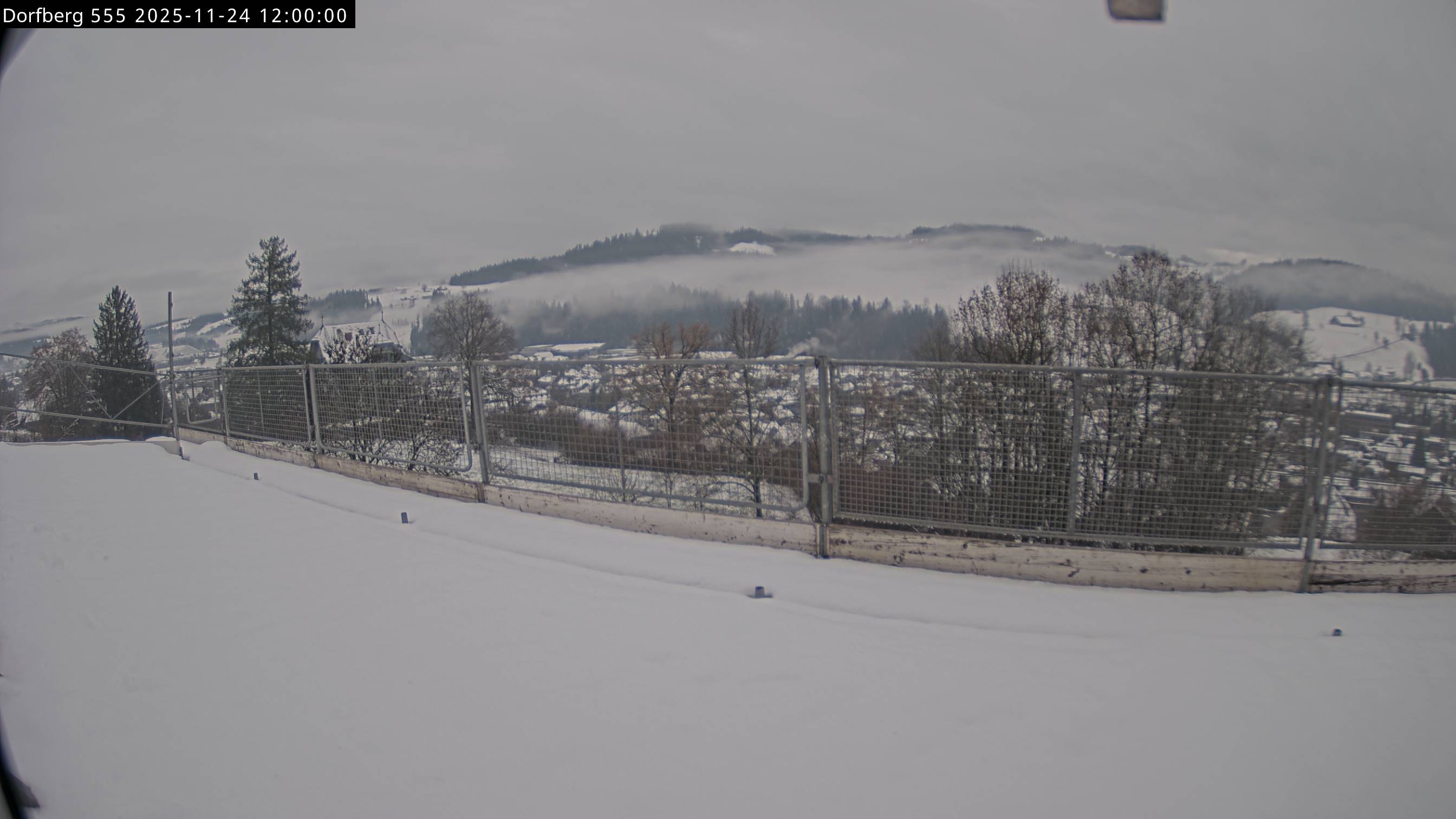 Webcam-Bild: Aussicht vom Dorfberg in Langnau 20251124-120000