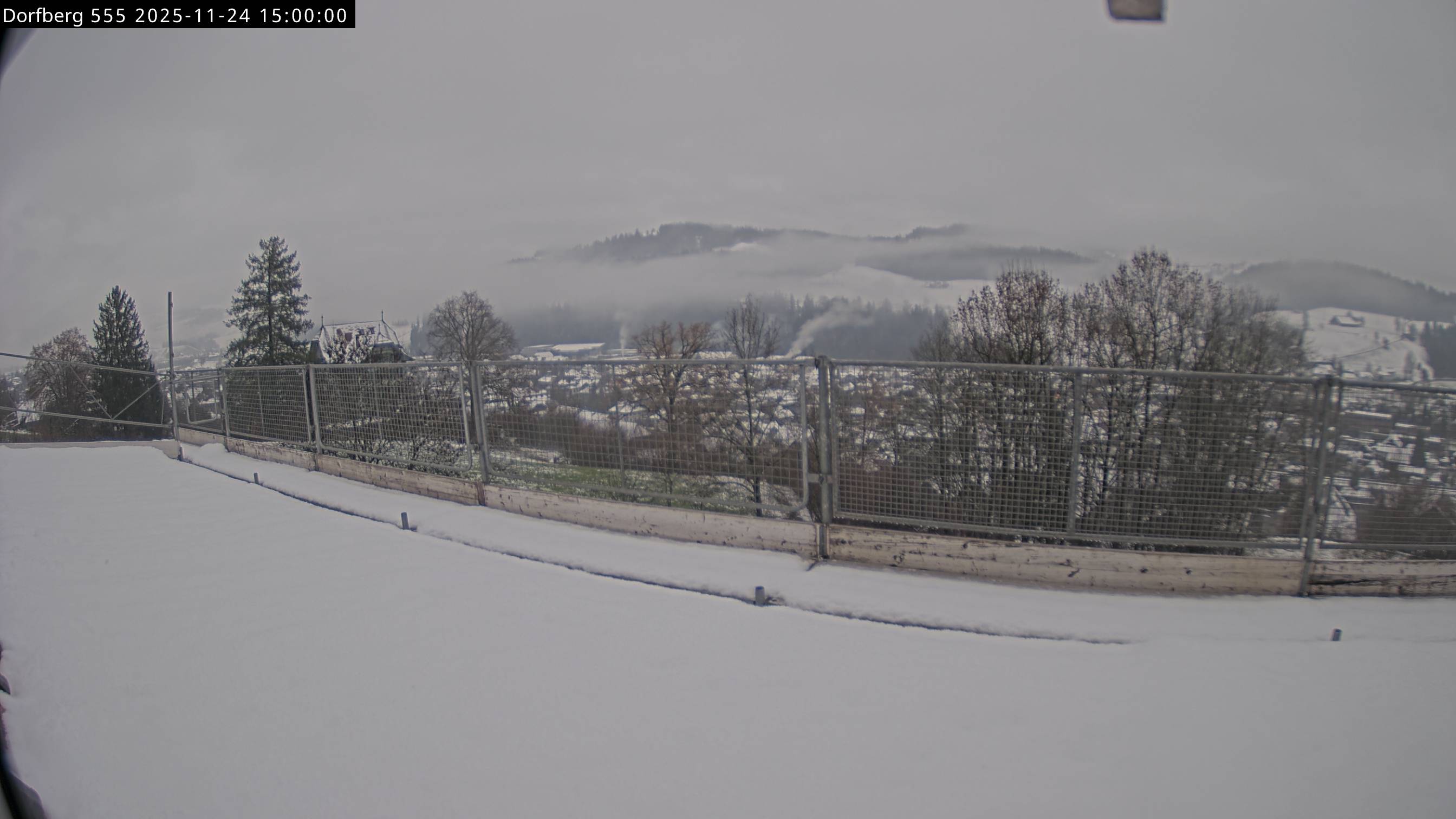 Webcam-Bild: Aussicht vom Dorfberg in Langnau 20251124-150000