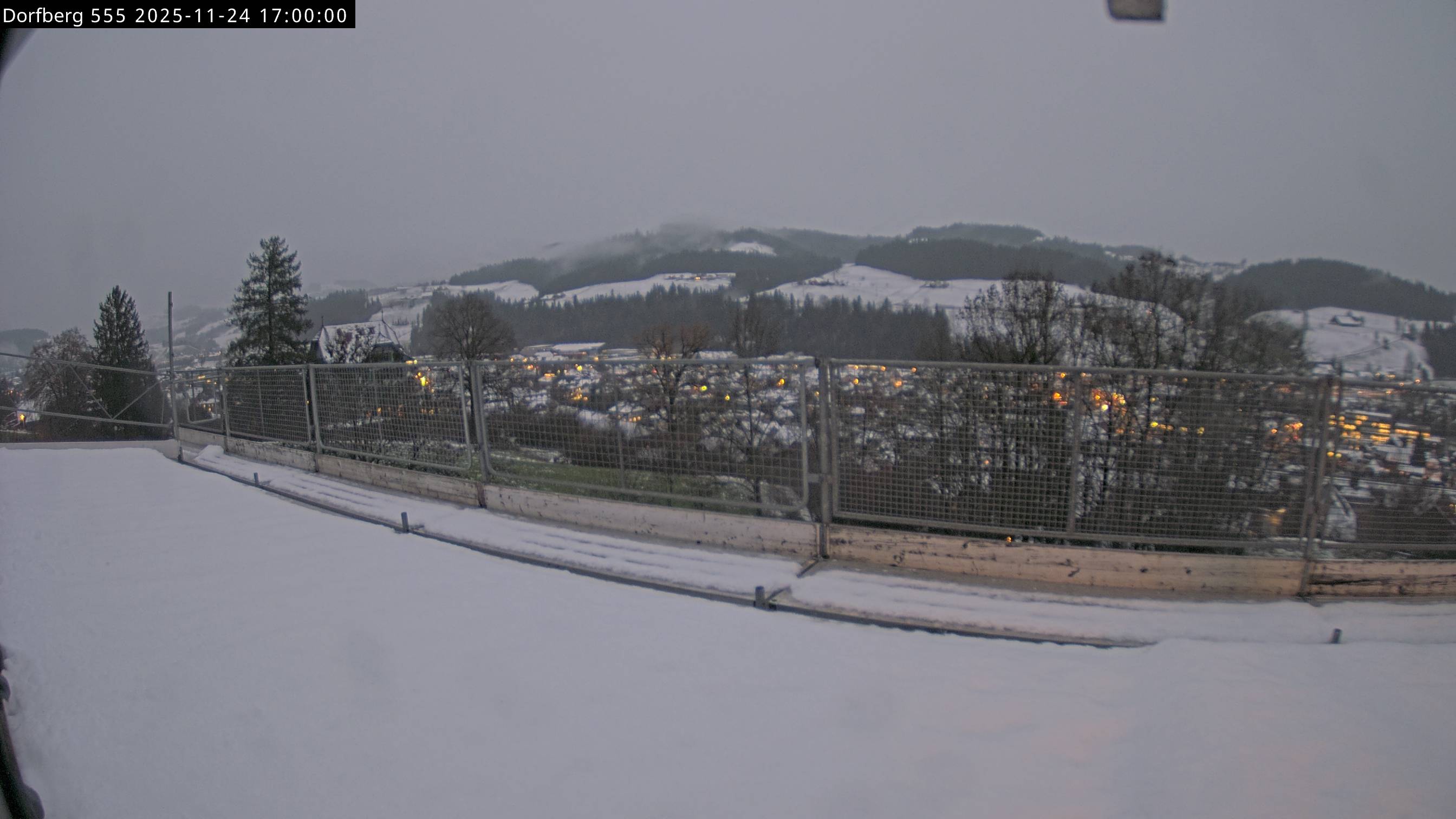 Webcam-Bild: Aussicht vom Dorfberg in Langnau 20251124-170000