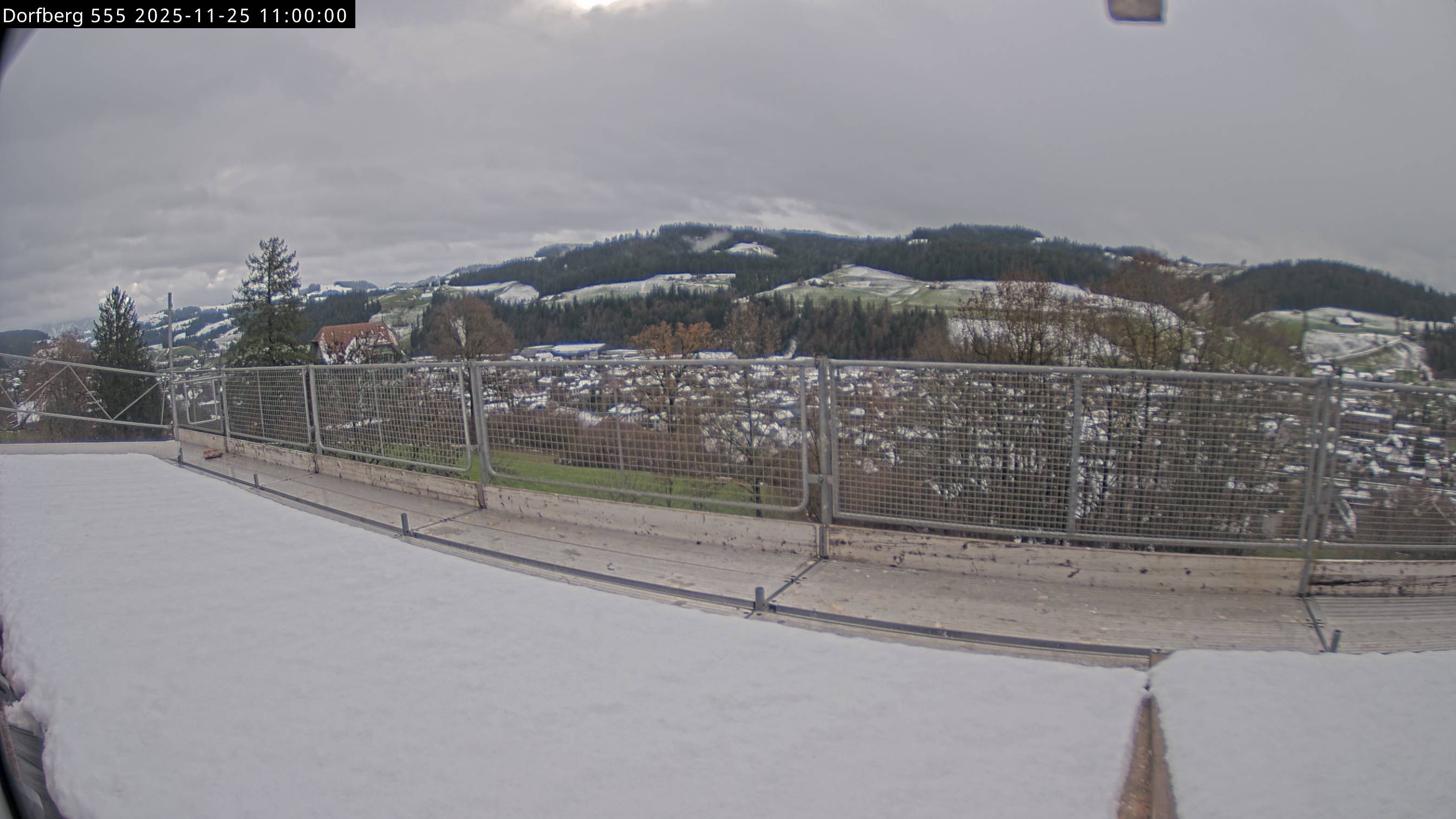 Webcam-Bild: Aussicht vom Dorfberg in Langnau 20251125-110000