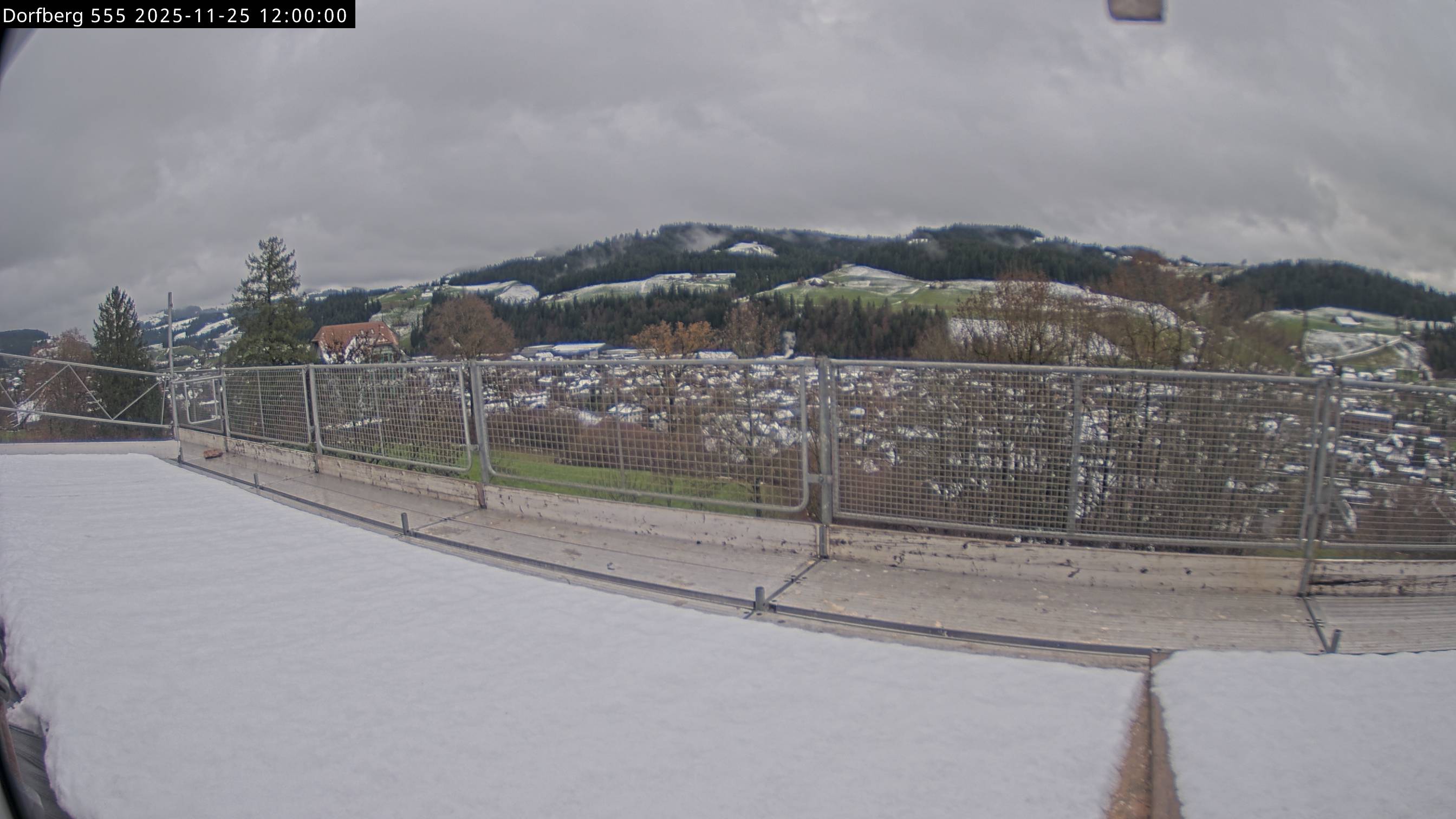 Webcam-Bild: Aussicht vom Dorfberg in Langnau 20251125-120000
