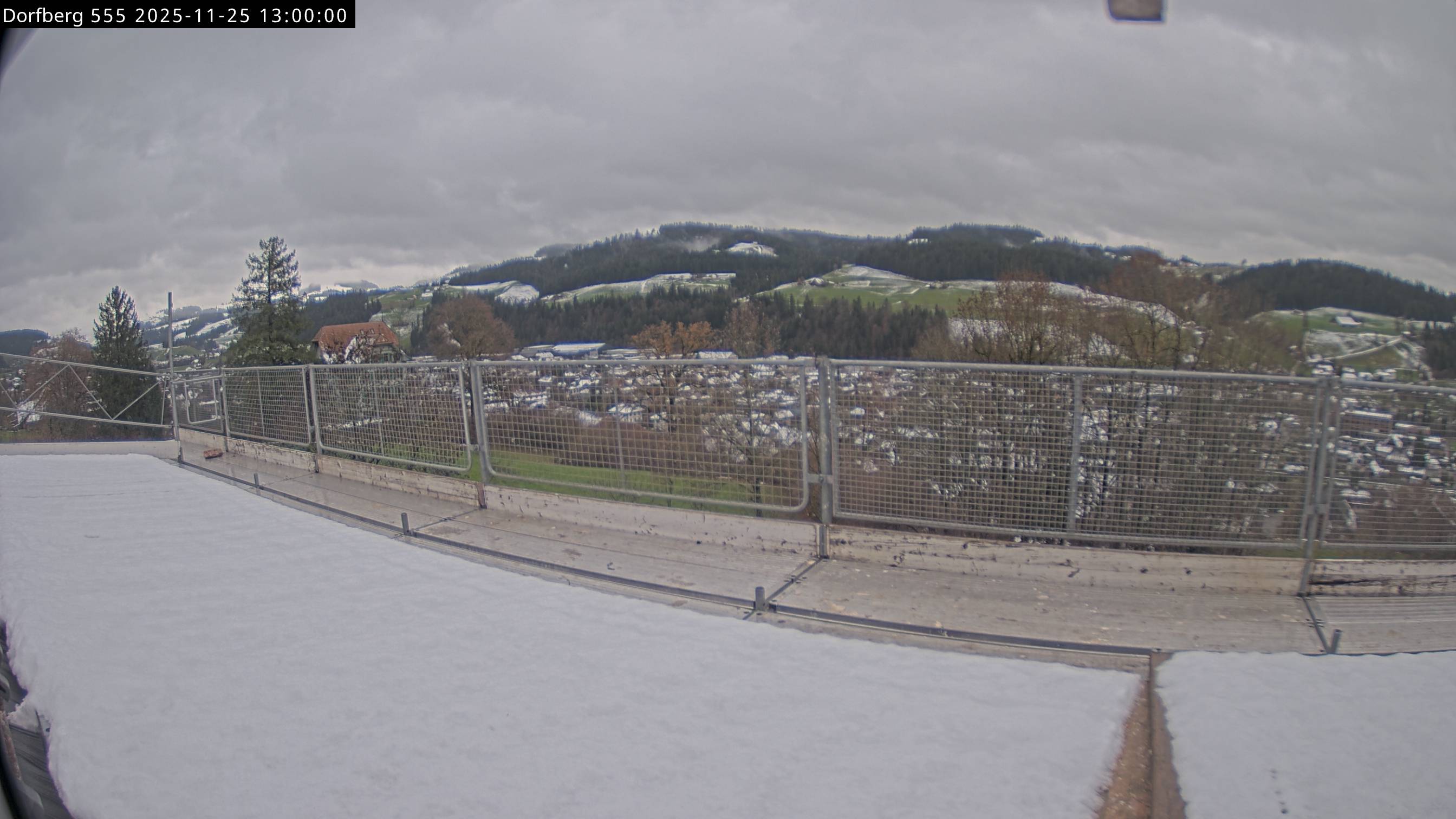 Webcam-Bild: Aussicht vom Dorfberg in Langnau 20251125-130000