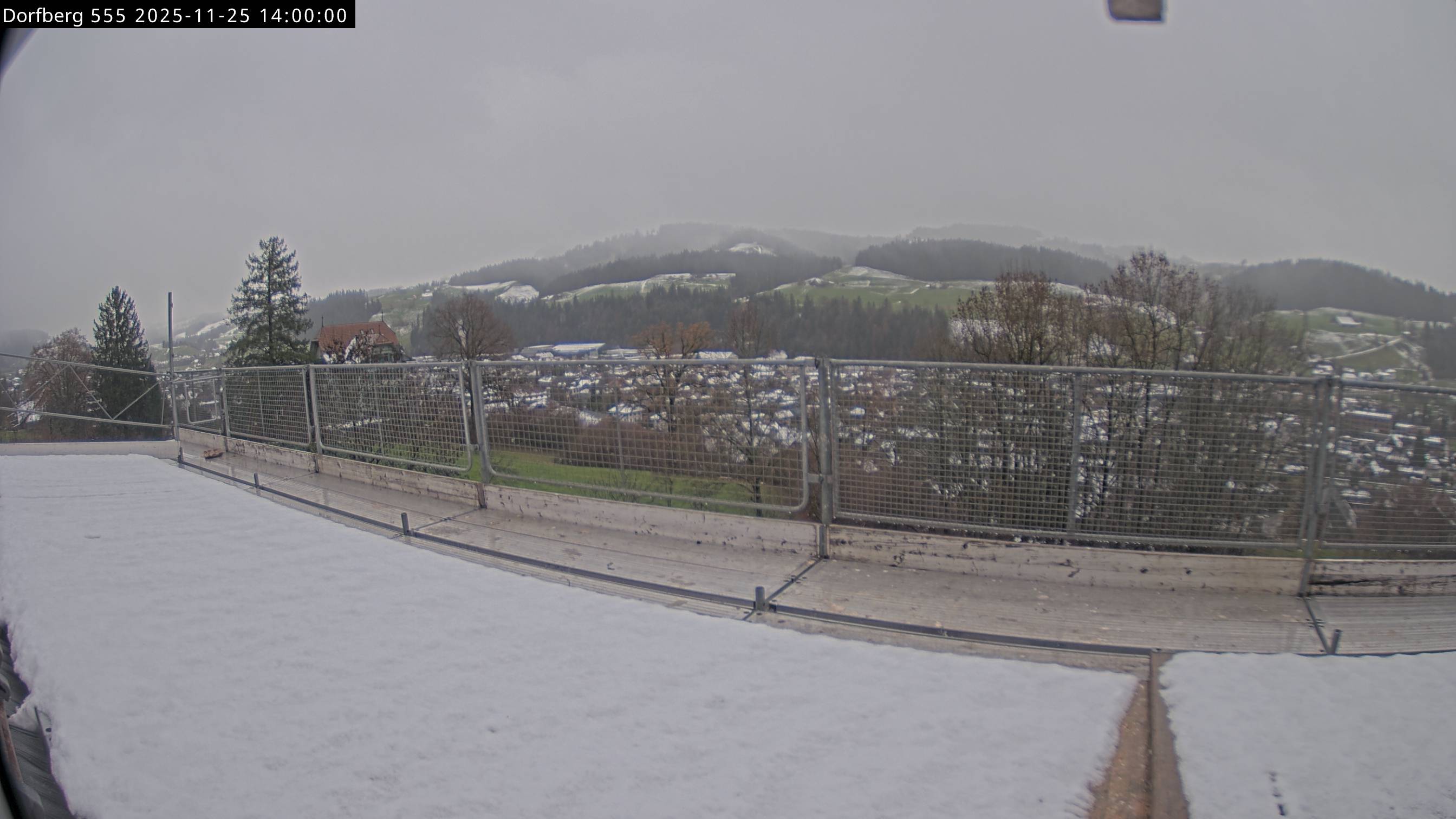 Webcam-Bild: Aussicht vom Dorfberg in Langnau 20251125-140000