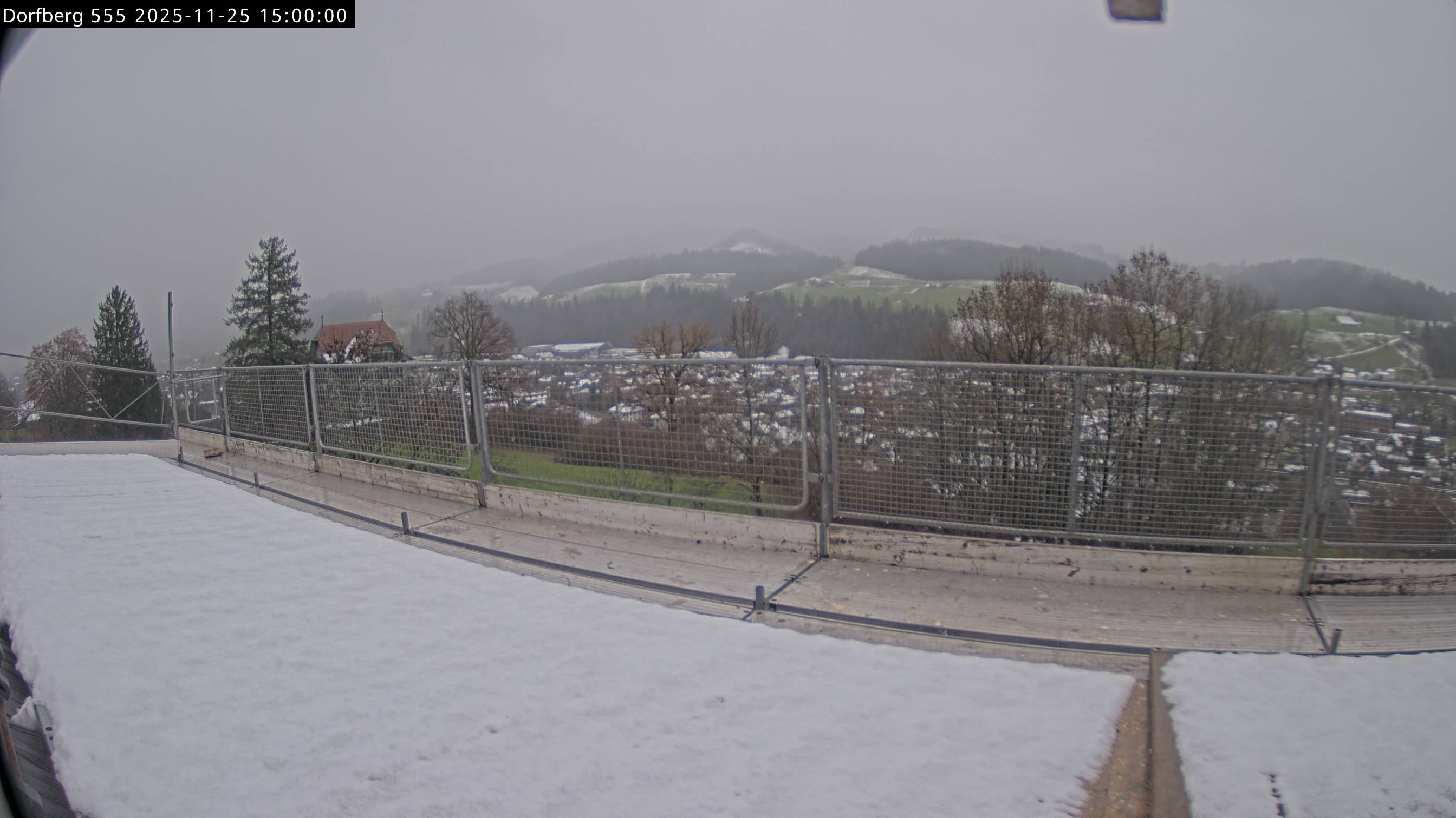Webcam-Bild: Aussicht vom Dorfberg in Langnau 20251125-150000