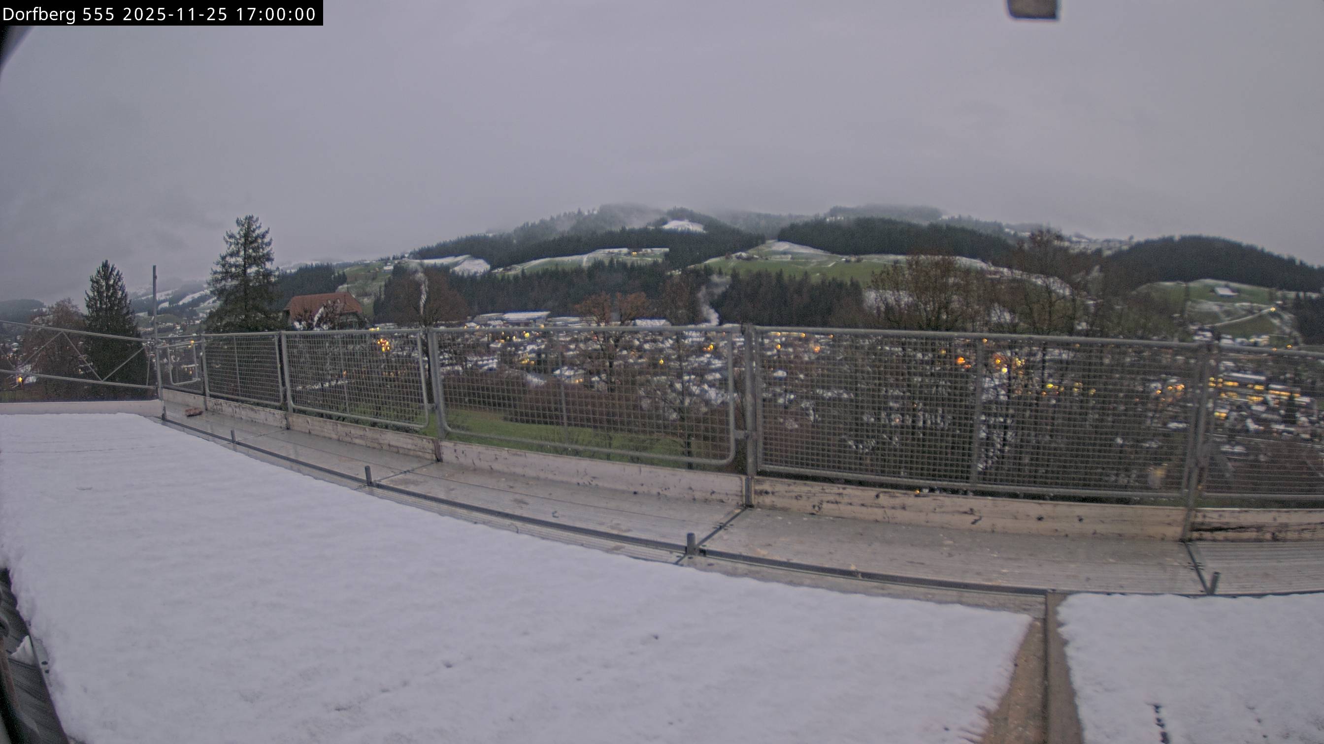 Webcam-Bild: Aussicht vom Dorfberg in Langnau 20251125-170000