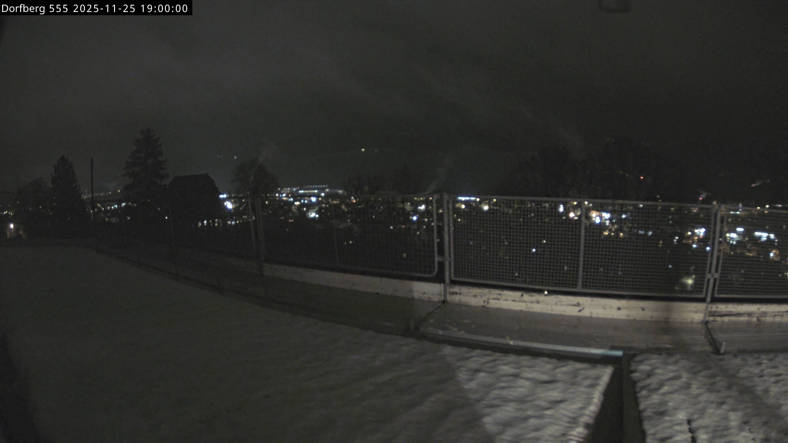 Webcam-Bild: Aussicht vom Dorfberg in Langnau 20251125-190000