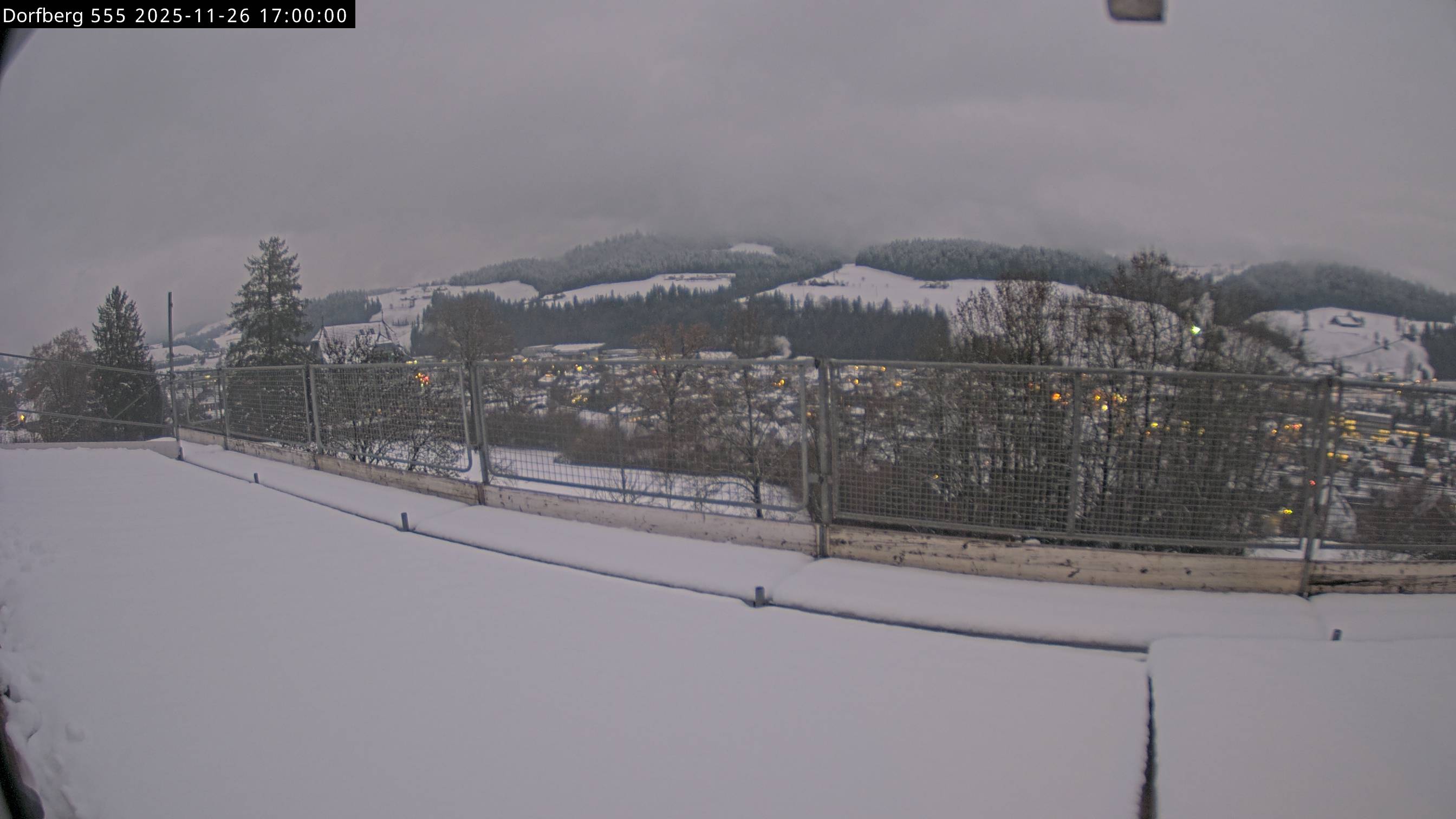 Webcam-Bild: Aussicht vom Dorfberg in Langnau 20251126-170000