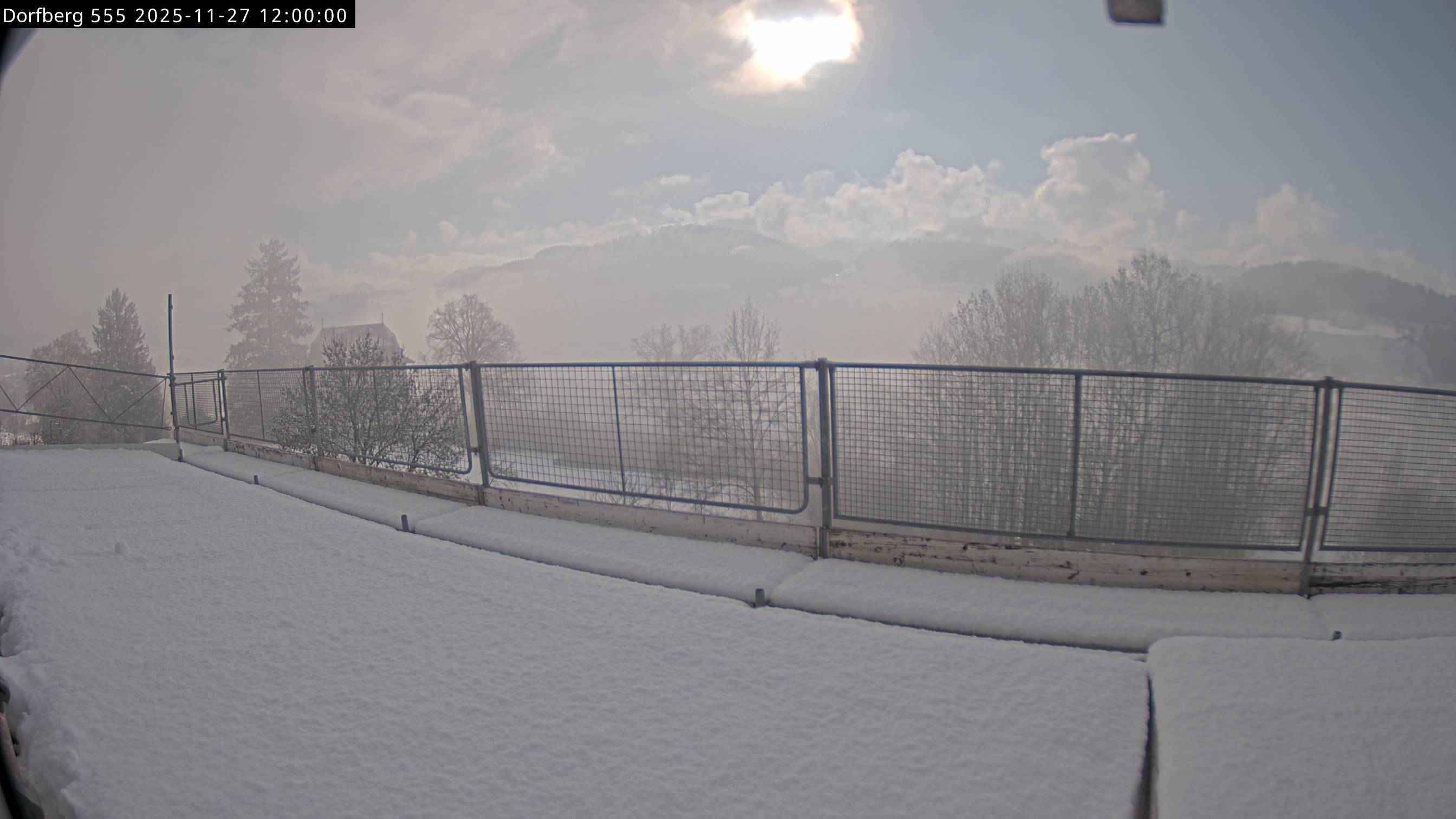 Webcam-Bild: Aussicht vom Dorfberg in Langnau 20251127-120000