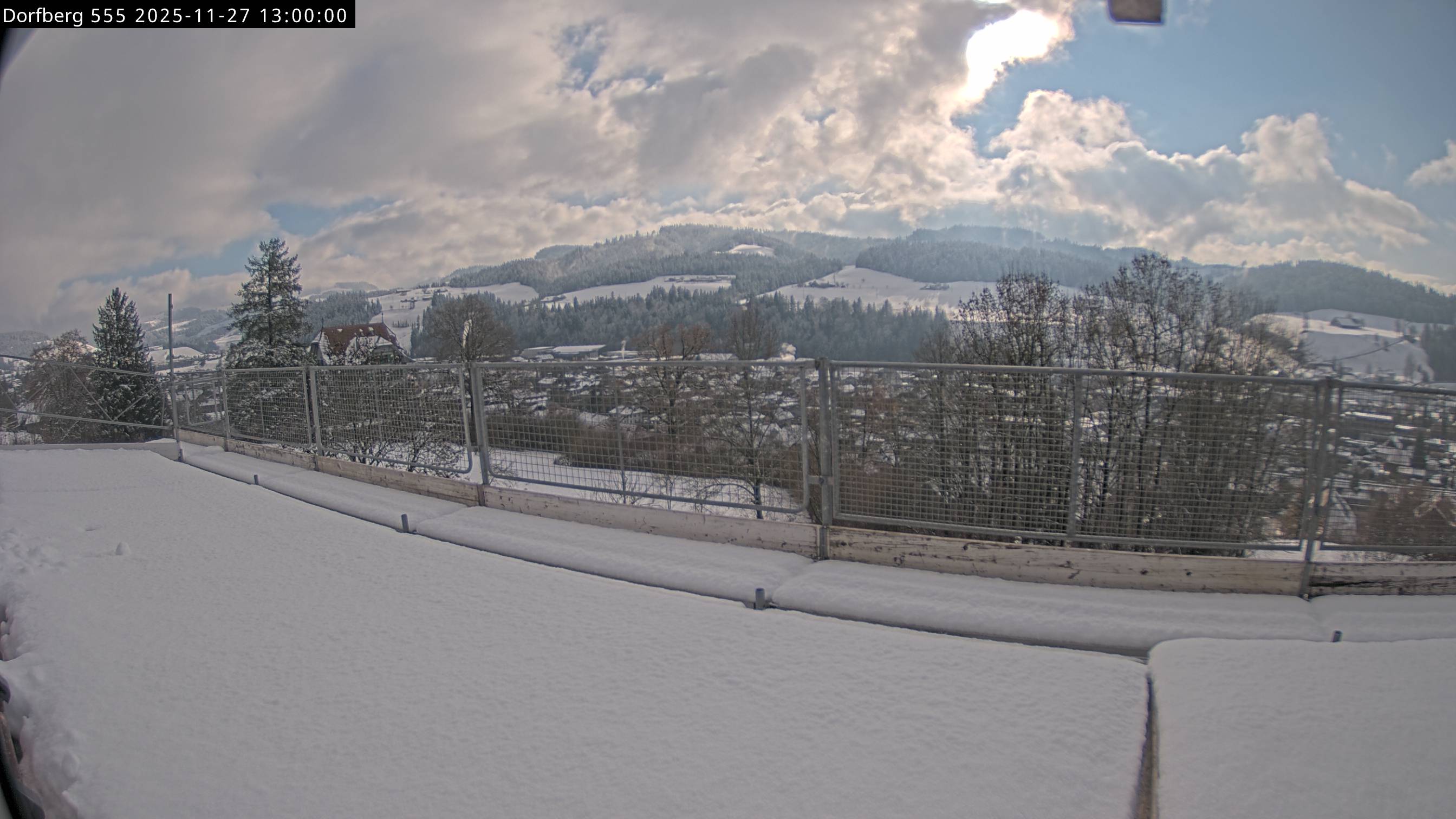Webcam-Bild: Aussicht vom Dorfberg in Langnau 20251127-130000