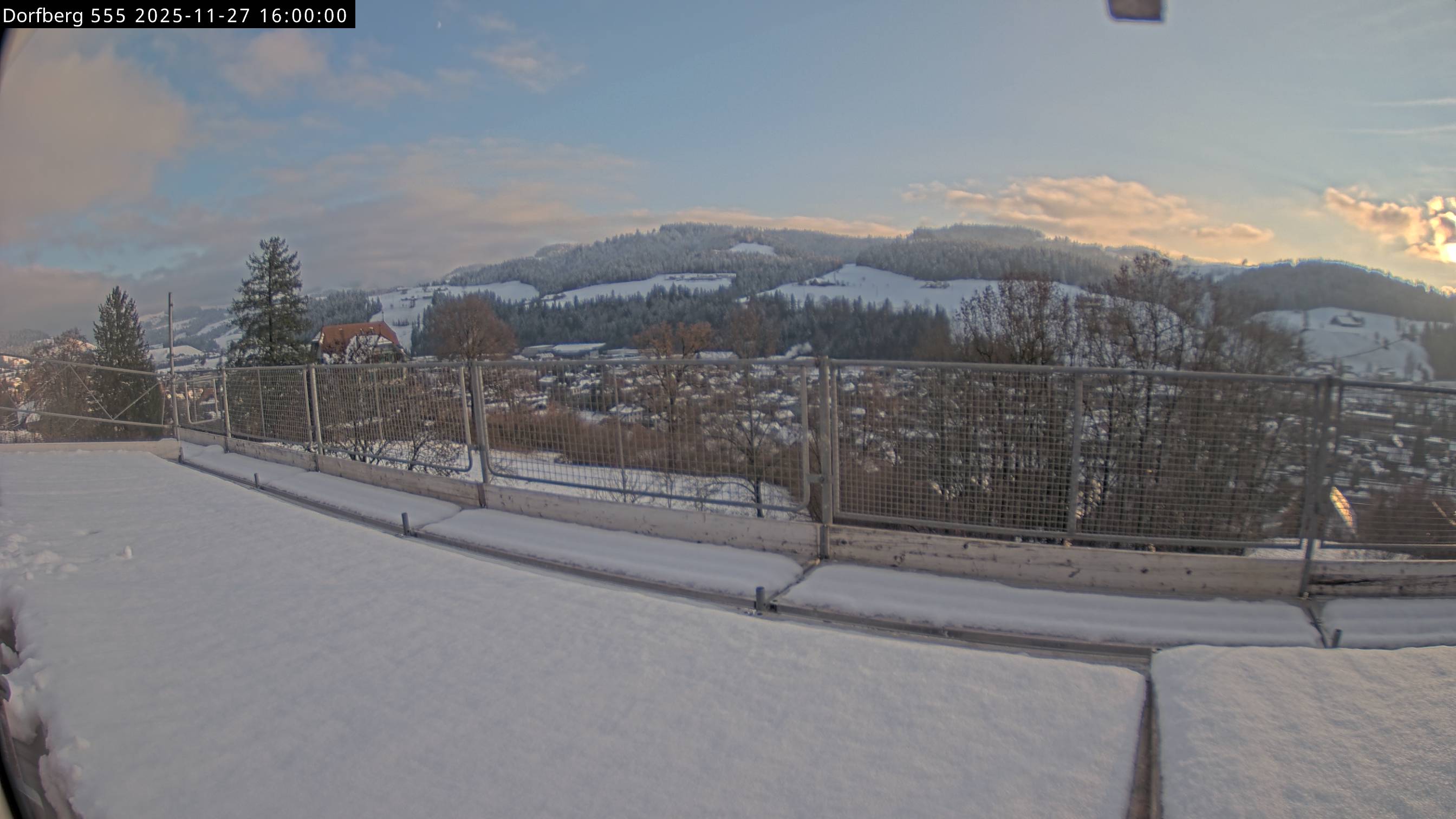 Webcam-Bild: Aussicht vom Dorfberg in Langnau 20251127-160000
