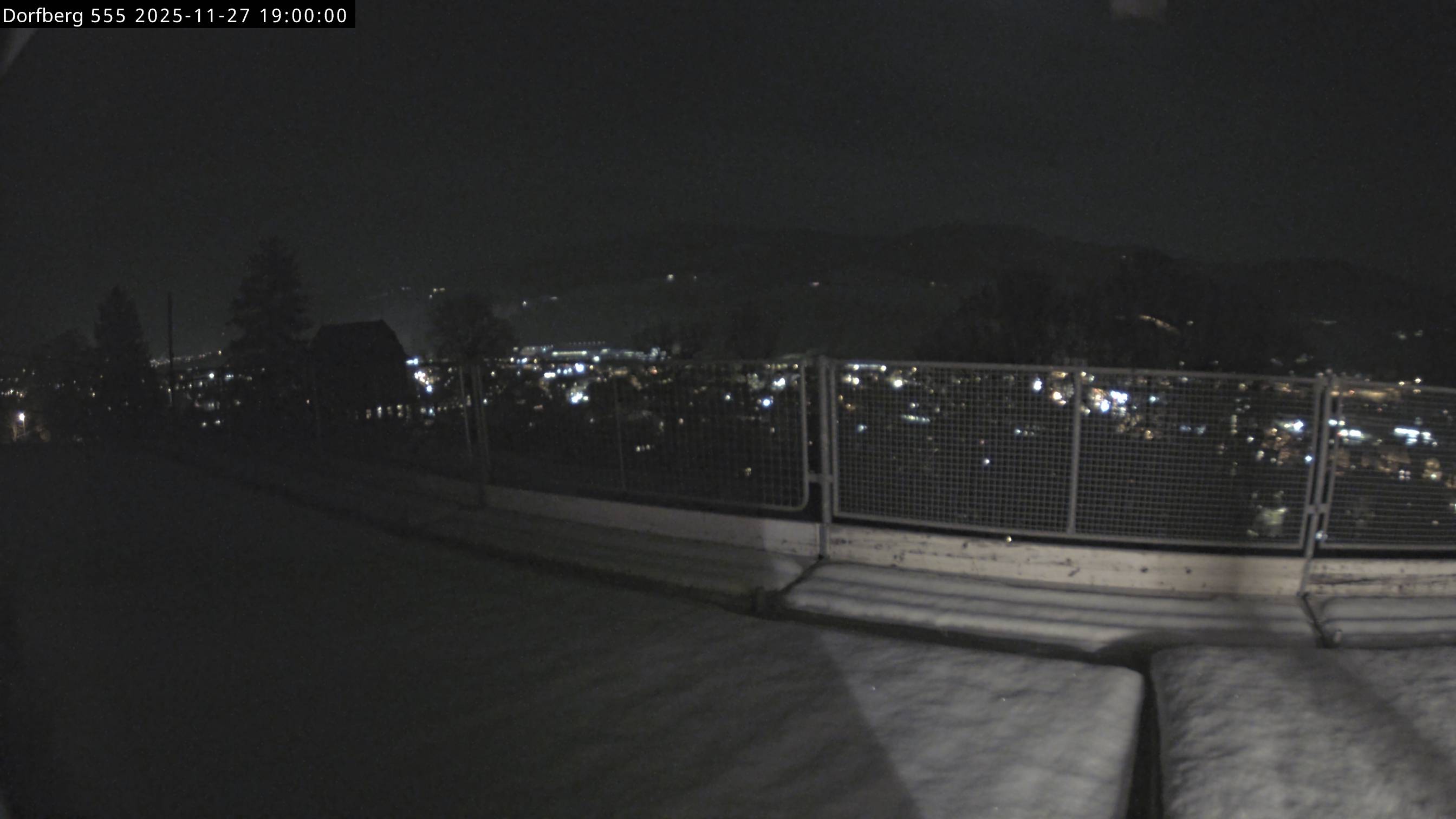 Webcam-Bild: Aussicht vom Dorfberg in Langnau 20251127-190000