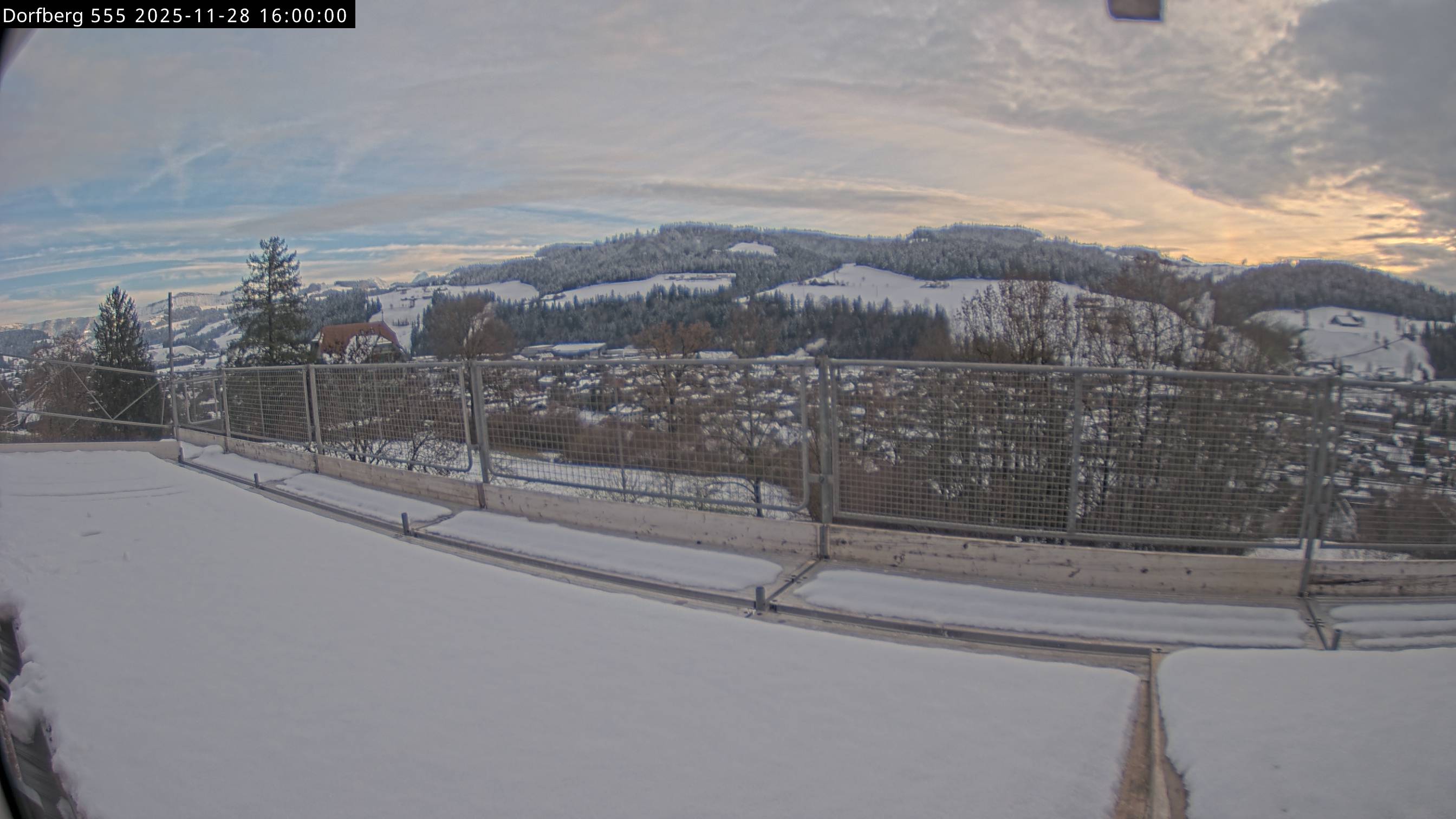 Webcam-Bild: Aussicht vom Dorfberg in Langnau 20251128-160000