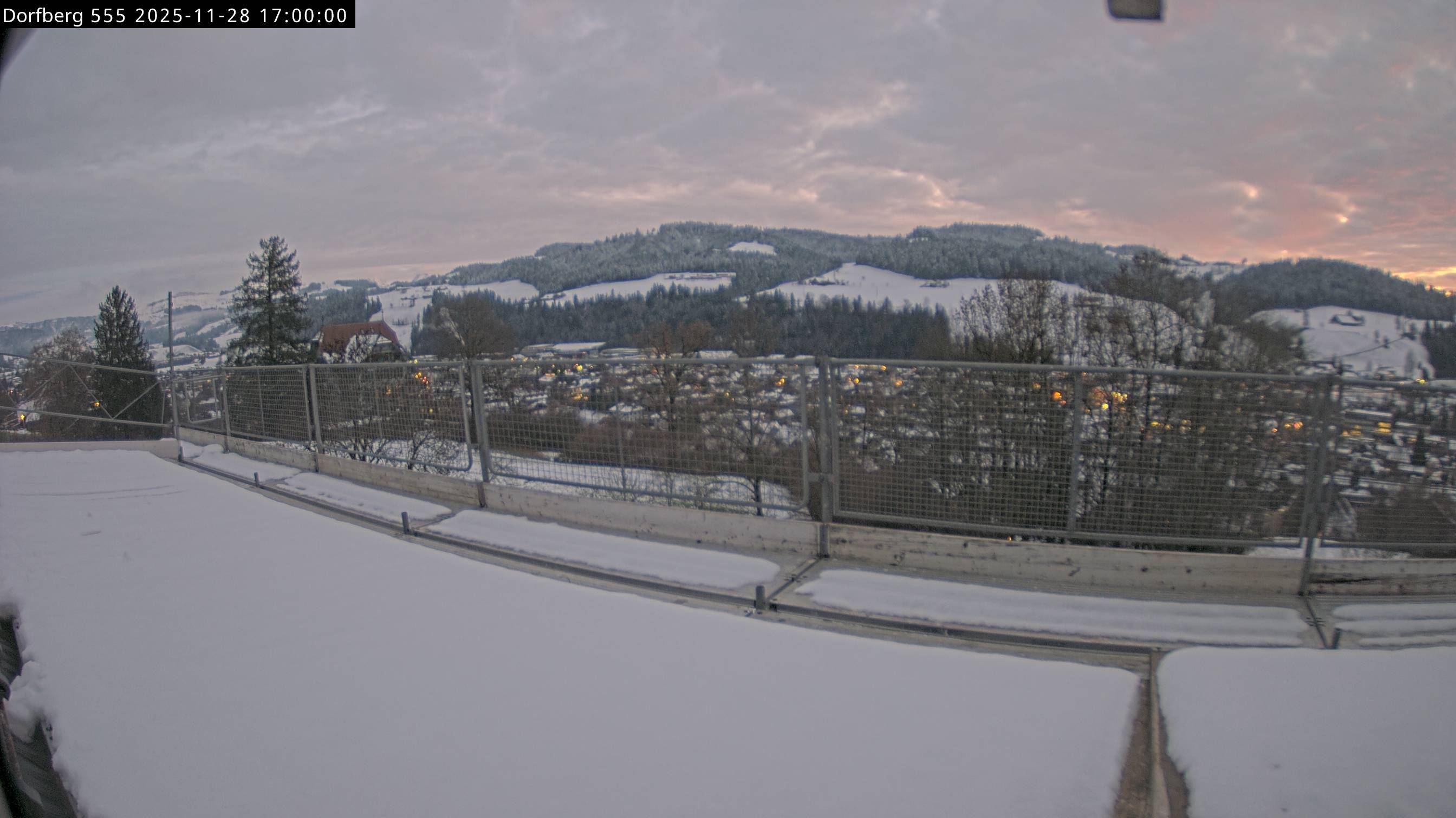 Webcam-Bild: Aussicht vom Dorfberg in Langnau 20251128-170000