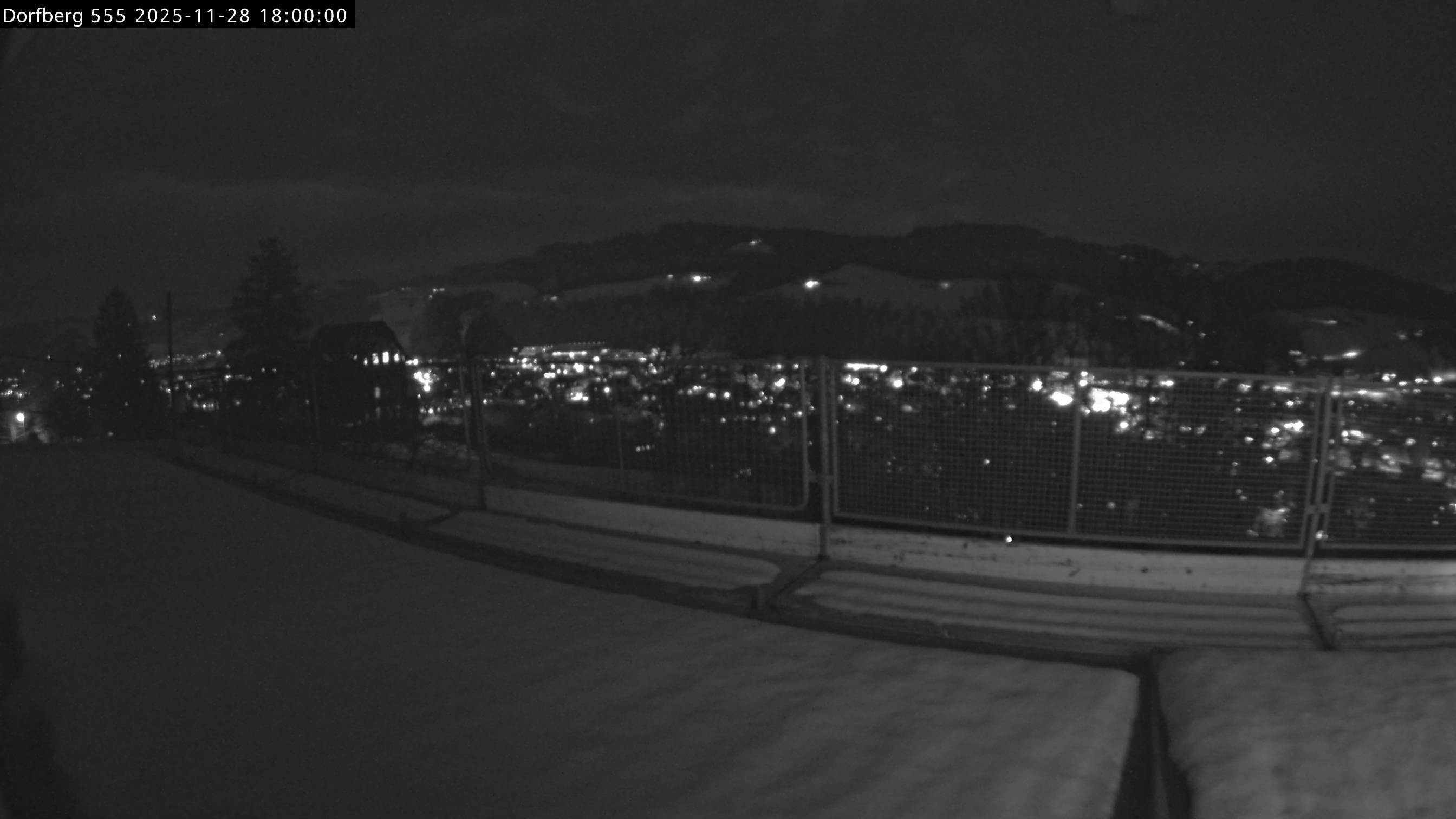 Webcam-Bild: Aussicht vom Dorfberg in Langnau 20251128-180000