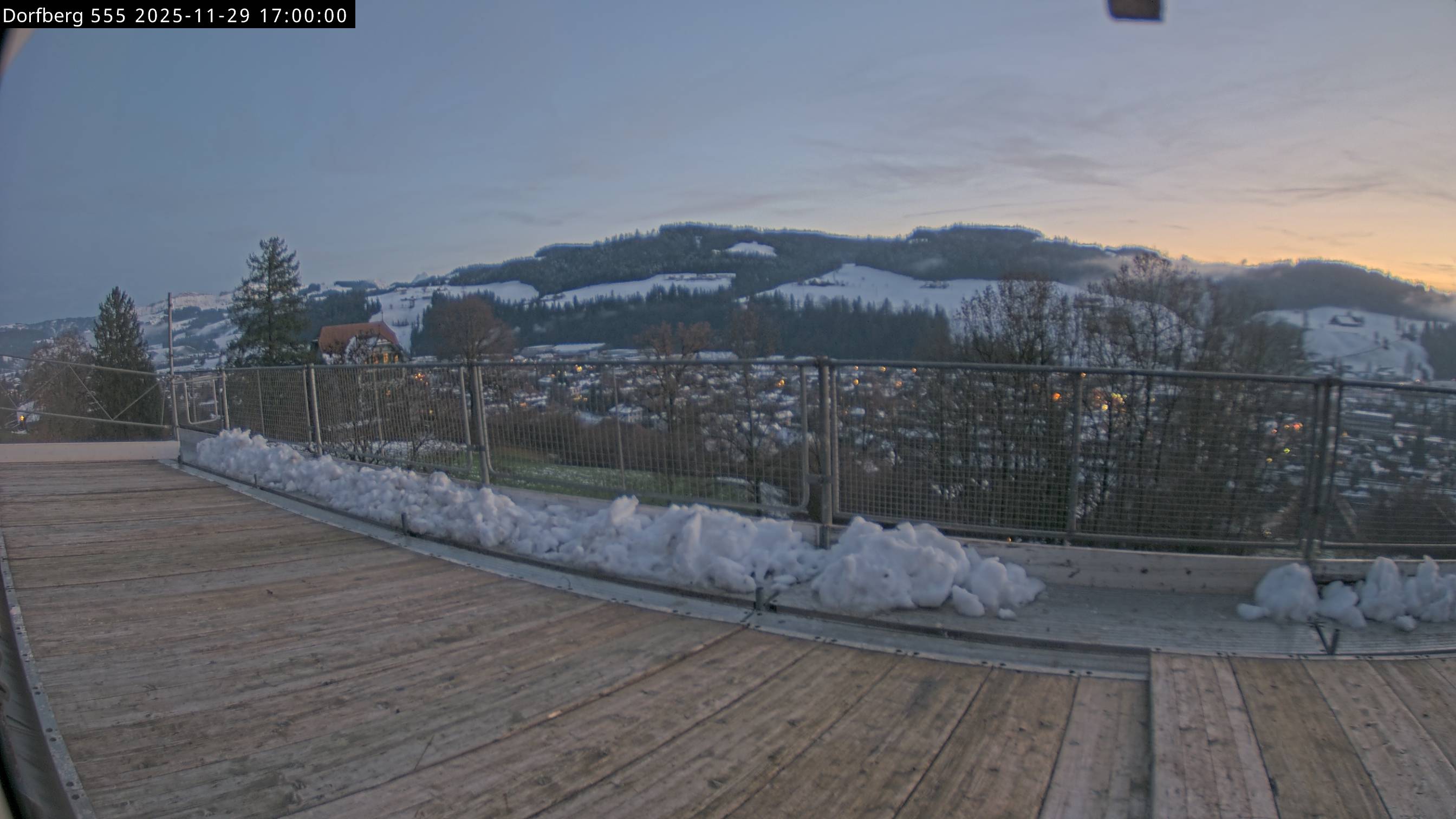 Webcam-Bild: Aussicht vom Dorfberg in Langnau 20251129-170000