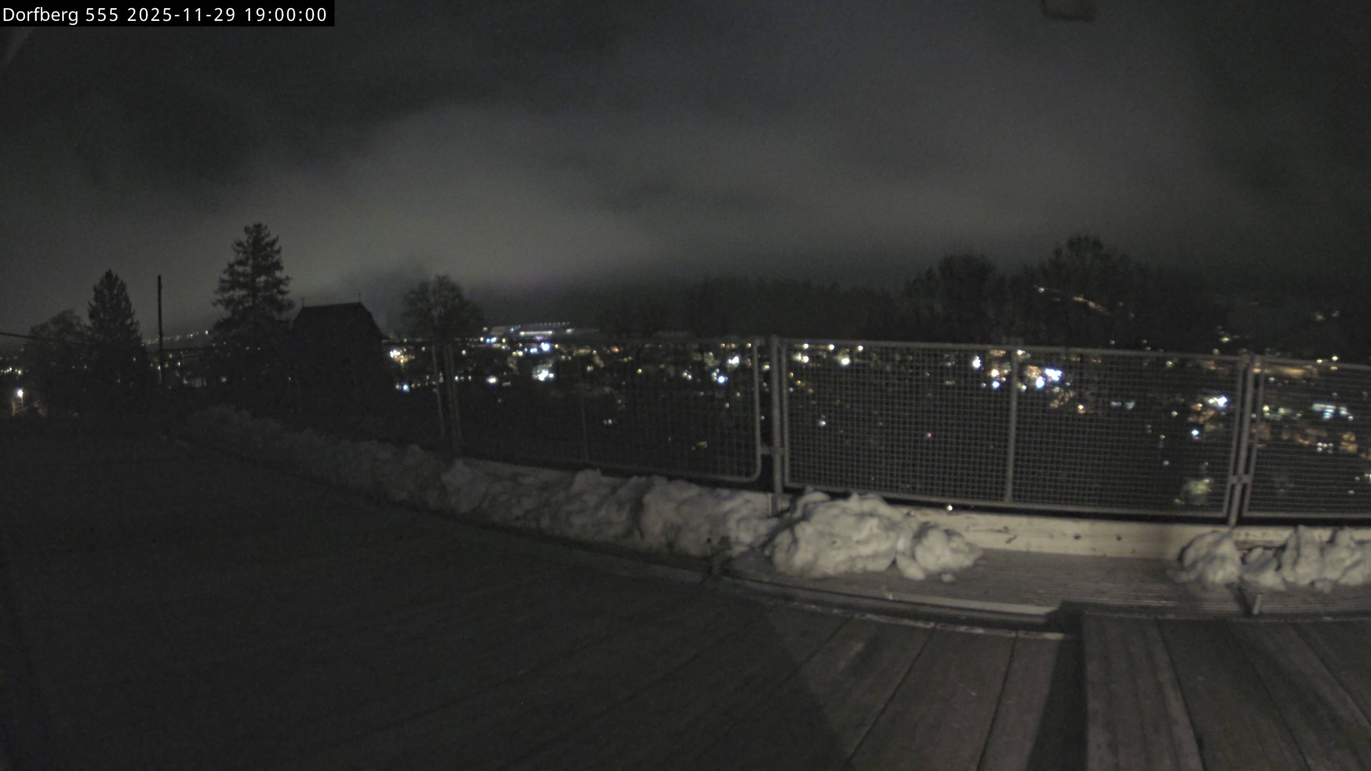 Webcam-Bild: Aussicht vom Dorfberg in Langnau 20251129-190000