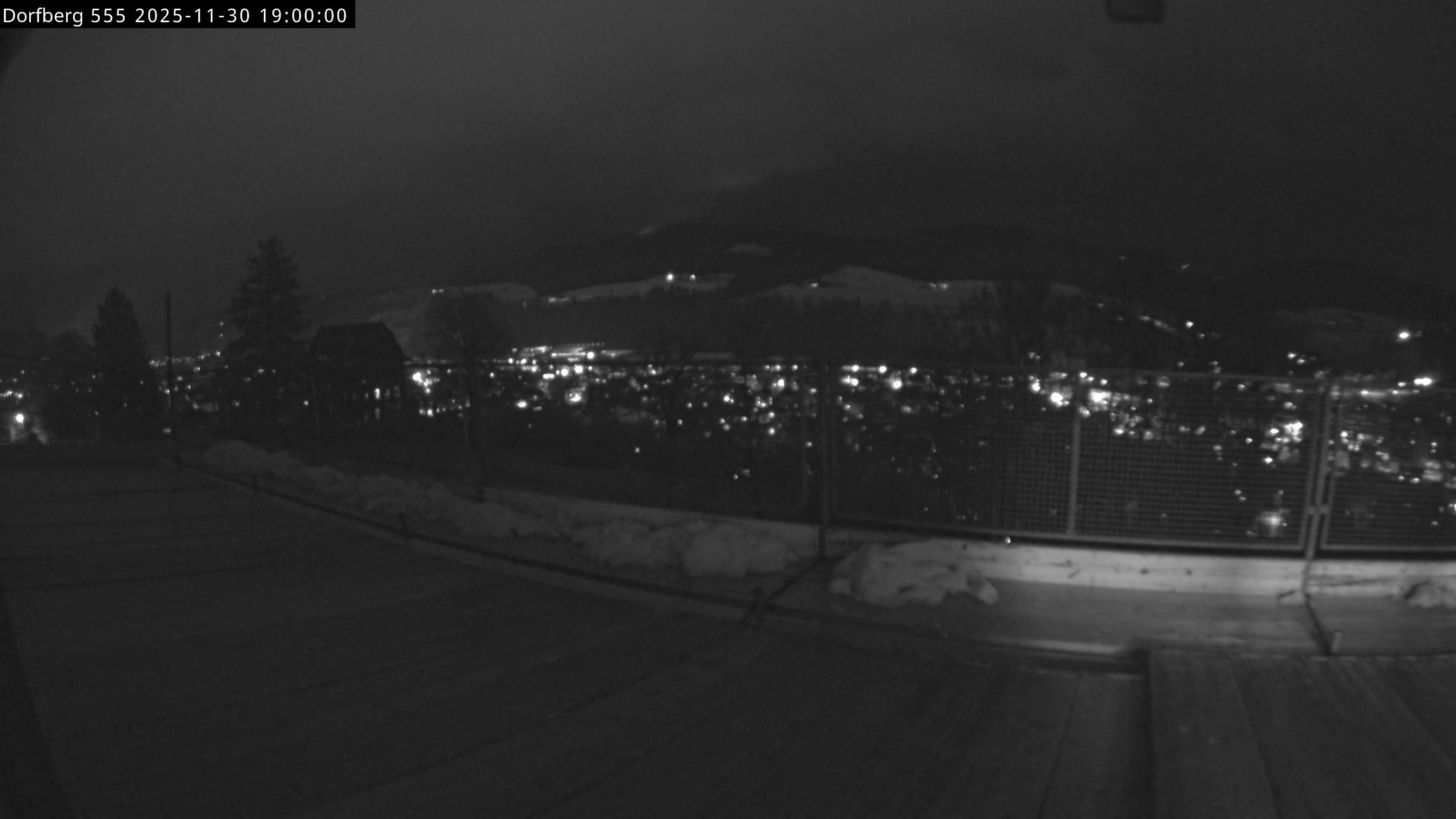 Webcam-Bild: Aussicht vom Dorfberg in Langnau 20251130-190000