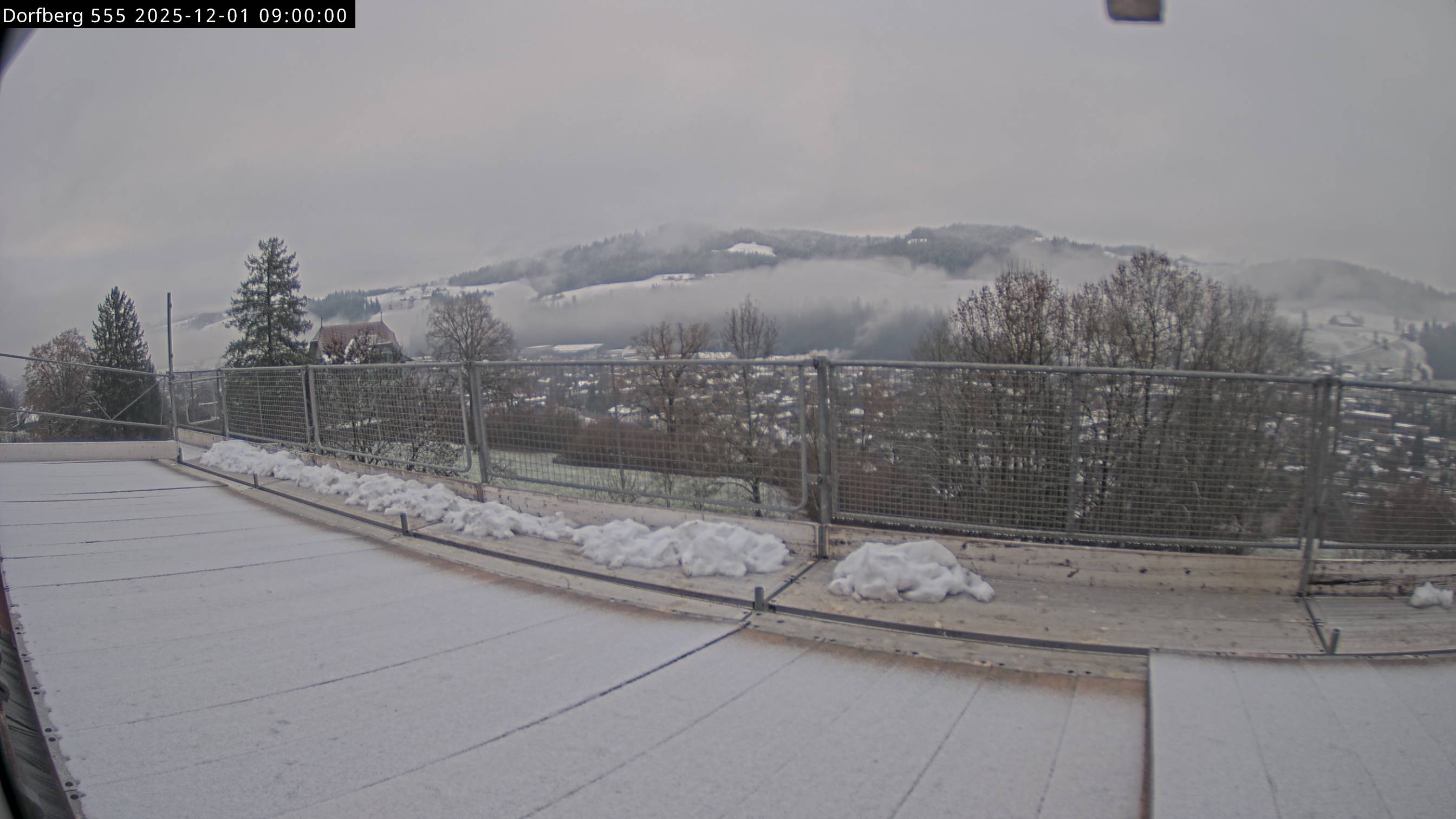 Webcam-Bild: Aussicht vom Dorfberg in Langnau 20251201-090000