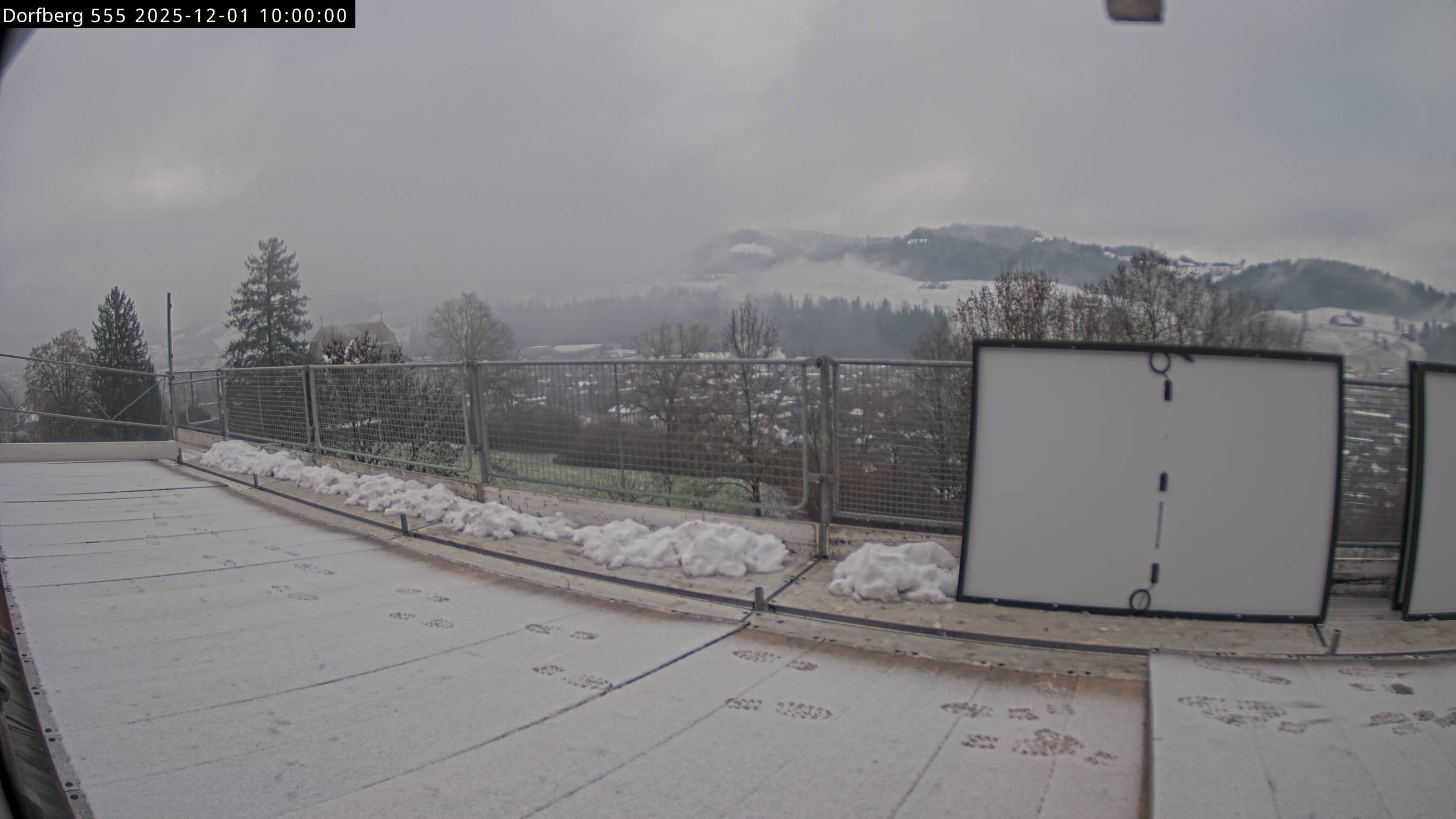Webcam-Bild: Aussicht vom Dorfberg in Langnau 20251201-100000