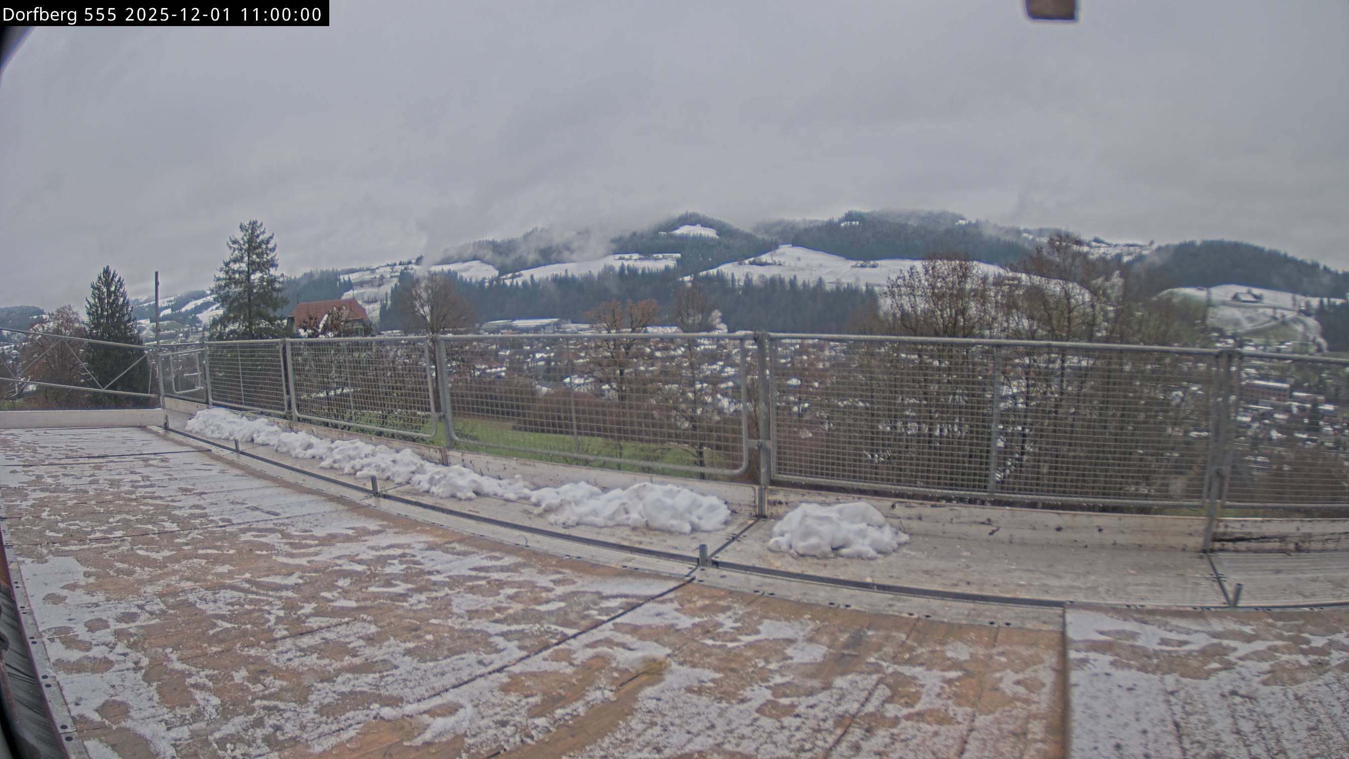 Webcam-Bild: Aussicht vom Dorfberg in Langnau 20251201-110000