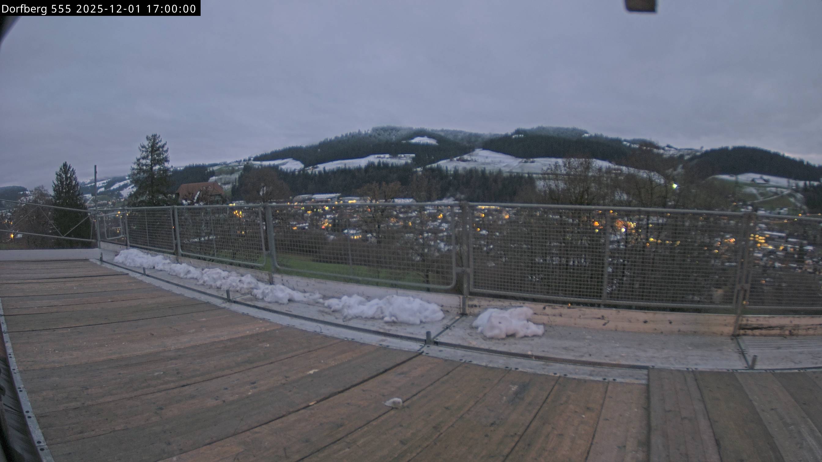 Webcam-Bild: Aussicht vom Dorfberg in Langnau 20251201-170000
