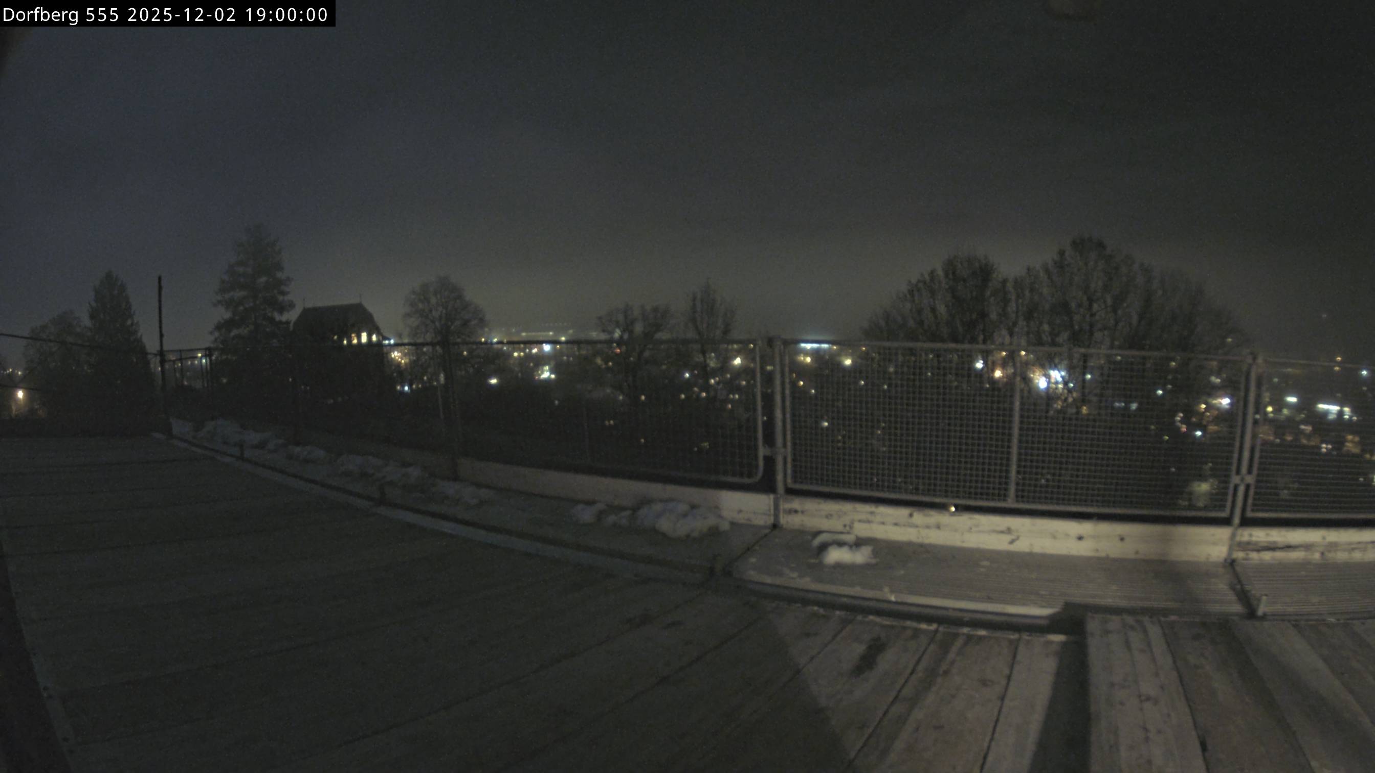 Webcam-Bild: Aussicht vom Dorfberg in Langnau 20251202-190000