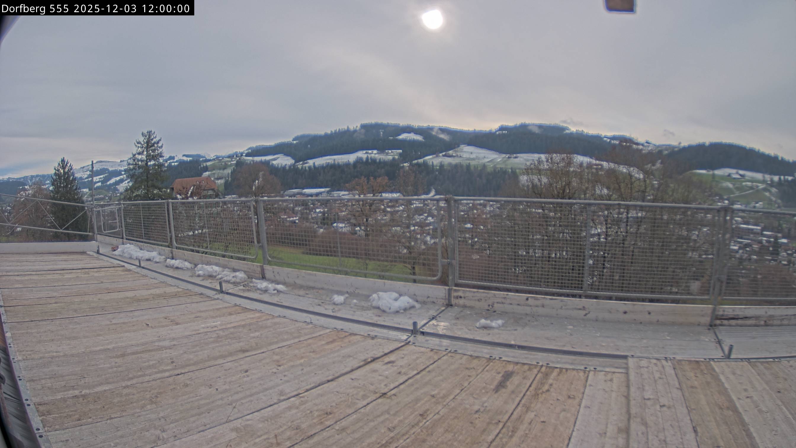 Webcam-Bild: Aussicht vom Dorfberg in Langnau 20251203-120000