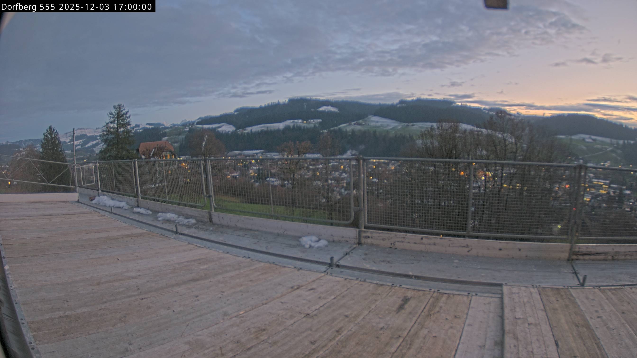 Webcam-Bild: Aussicht vom Dorfberg in Langnau 20251203-170000