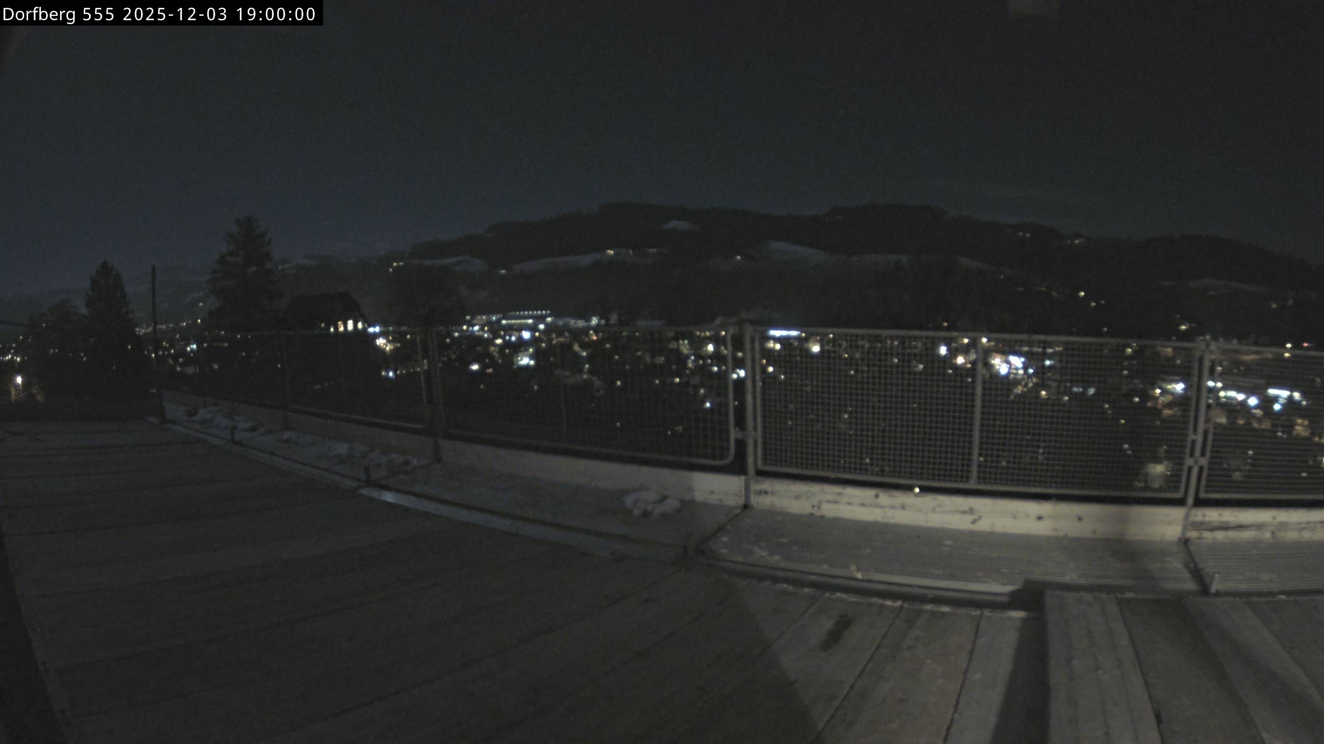 Webcam-Bild: Aussicht vom Dorfberg in Langnau 20251203-190000