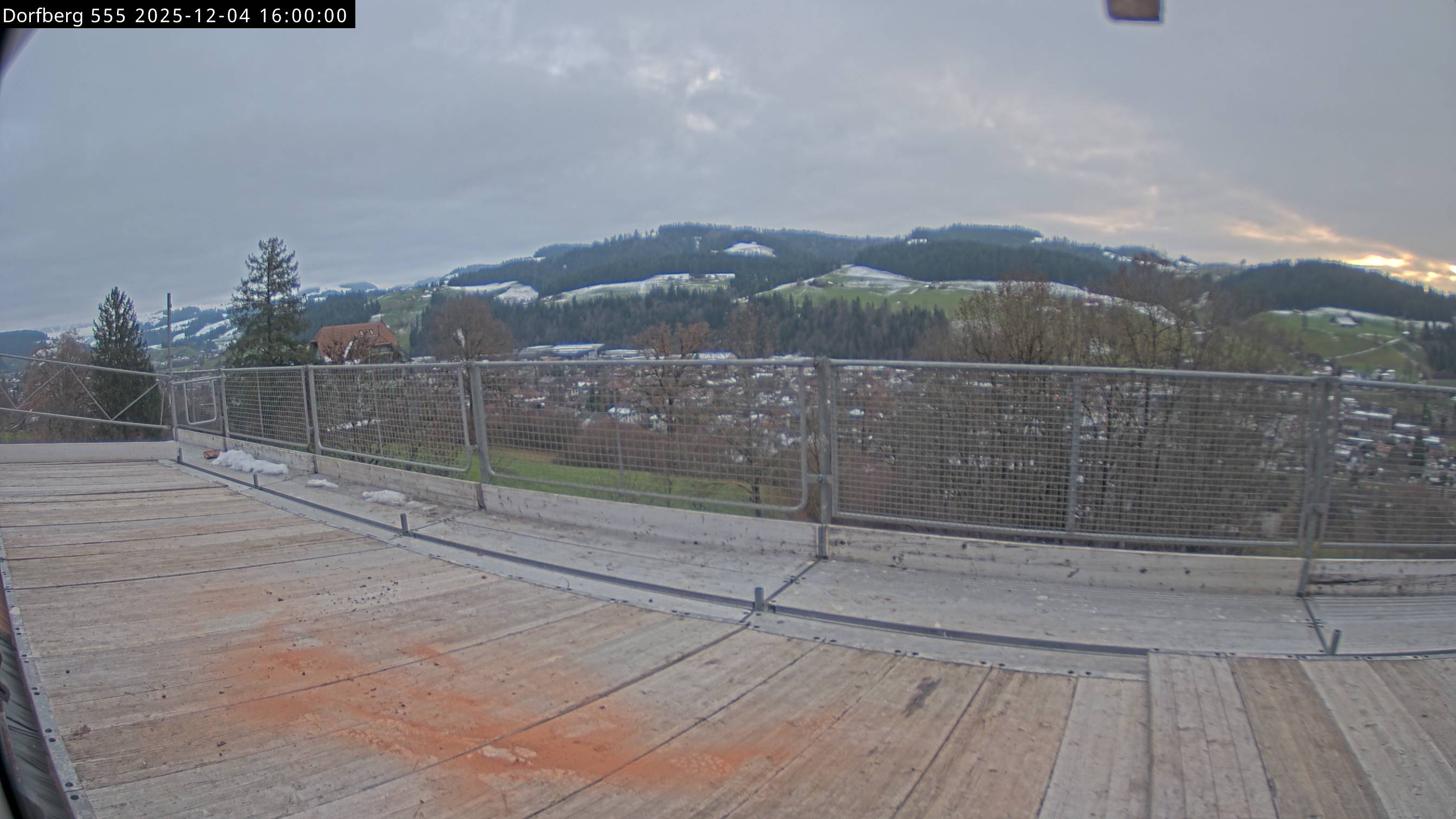 Webcam-Bild: Aussicht vom Dorfberg in Langnau 20251204-160000
