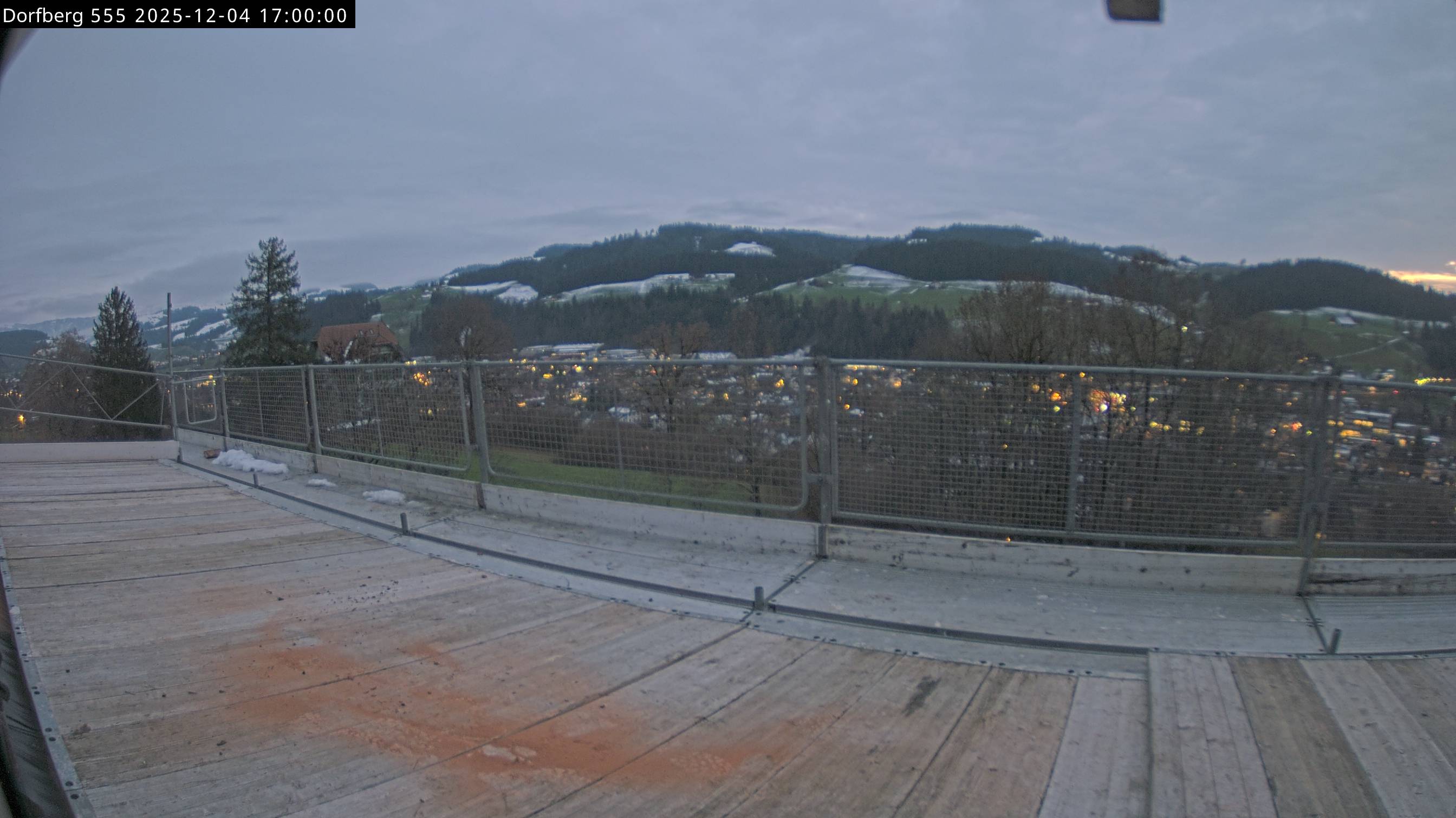 Webcam-Bild: Aussicht vom Dorfberg in Langnau 20251204-170000