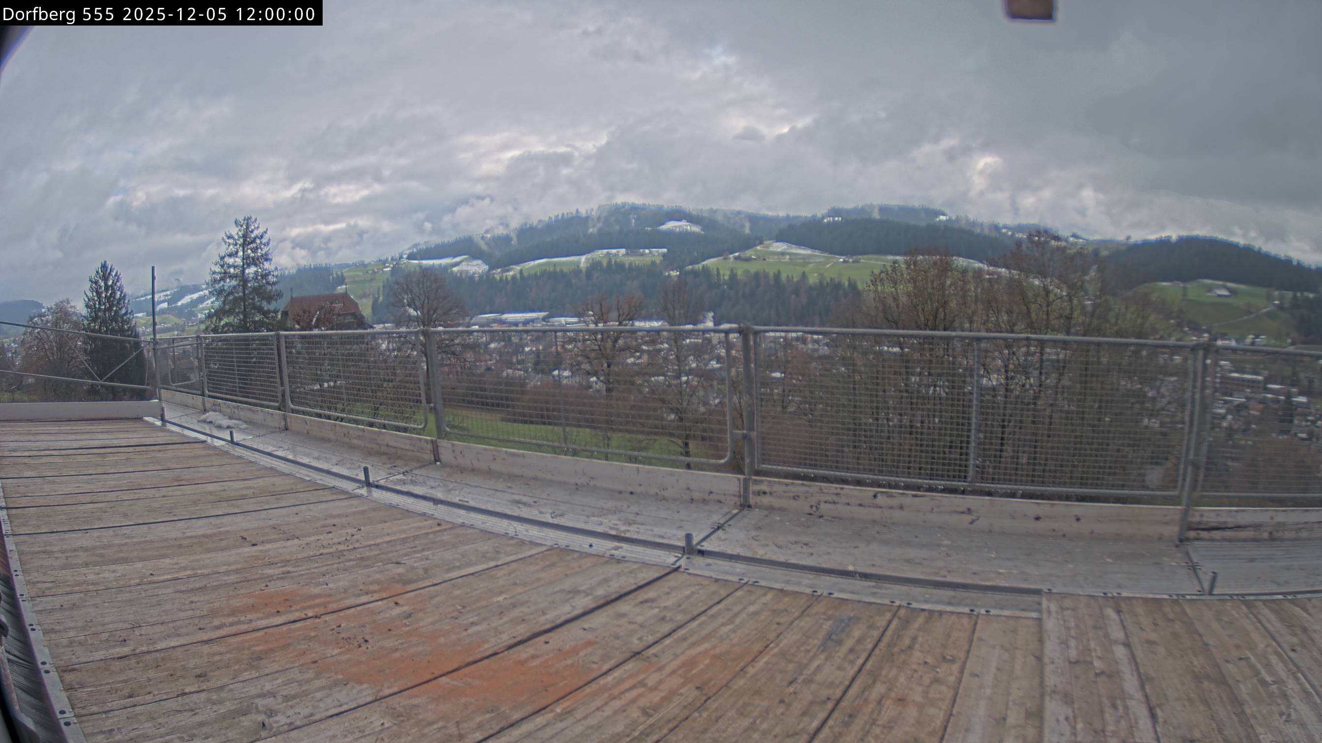 Webcam-Bild: Aussicht vom Dorfberg in Langnau 20251205-120000