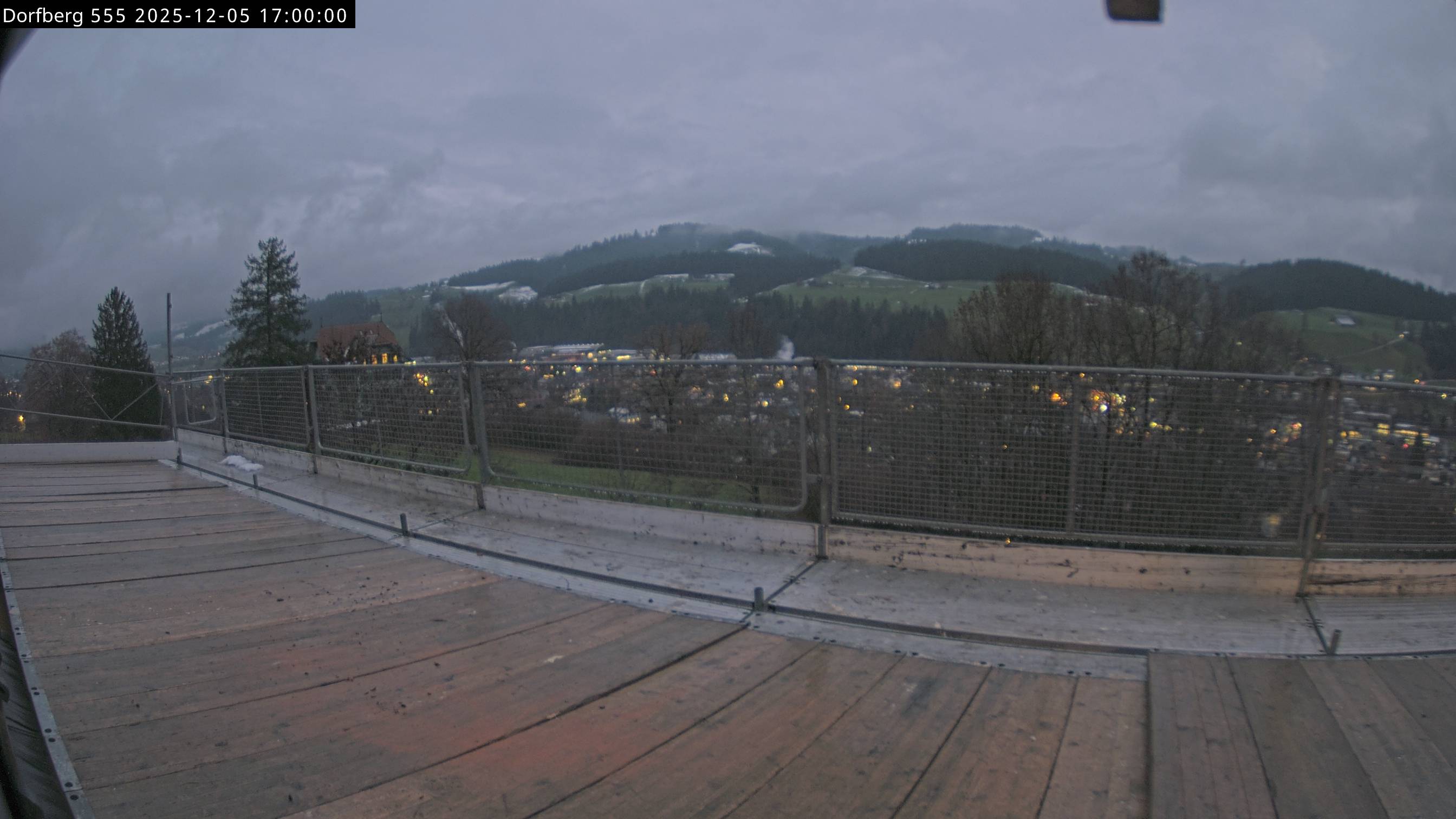 Webcam-Bild: Aussicht vom Dorfberg in Langnau 20251205-170000