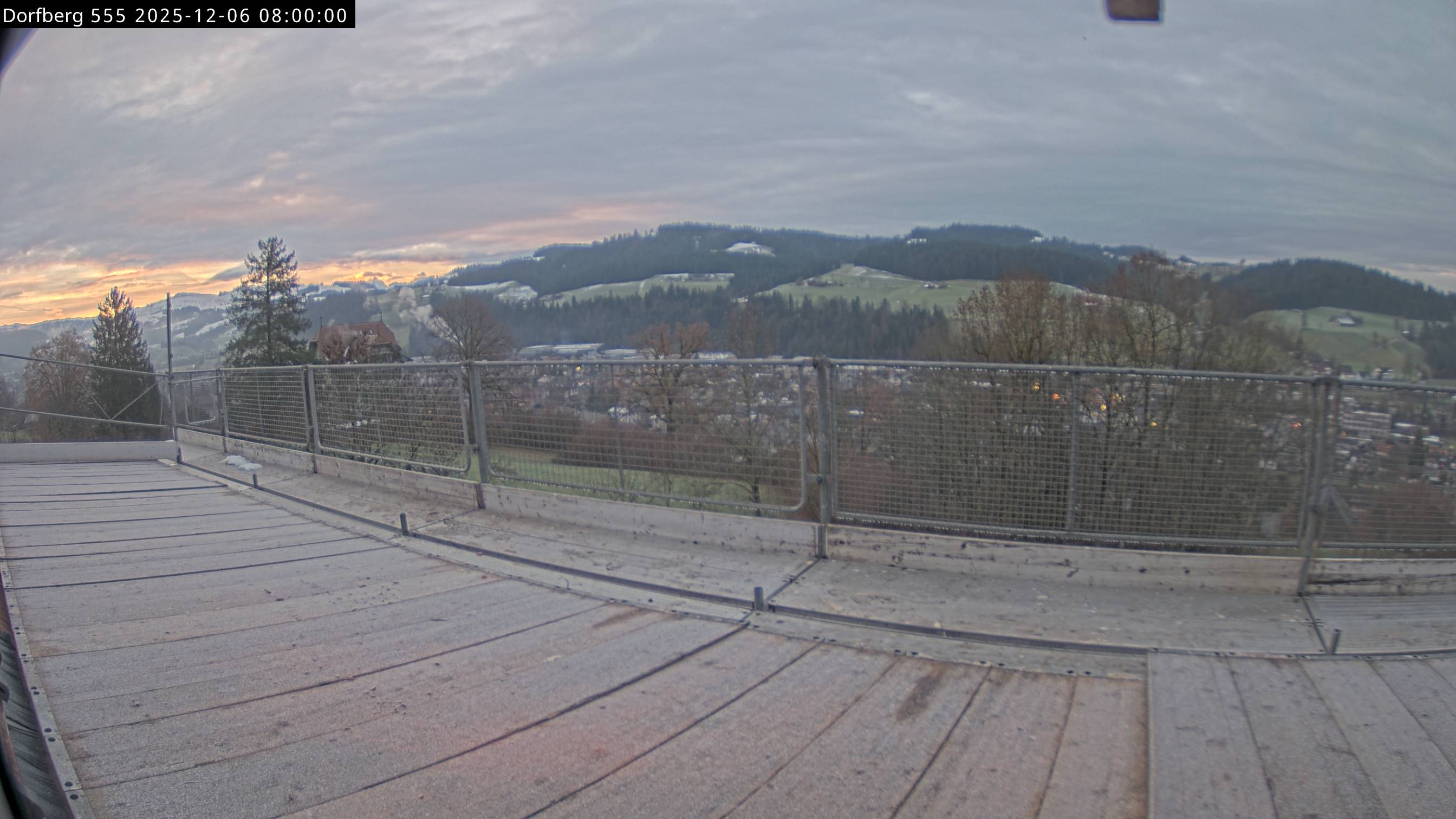 Webcam-Bild: Aussicht vom Dorfberg in Langnau 20251206-080000