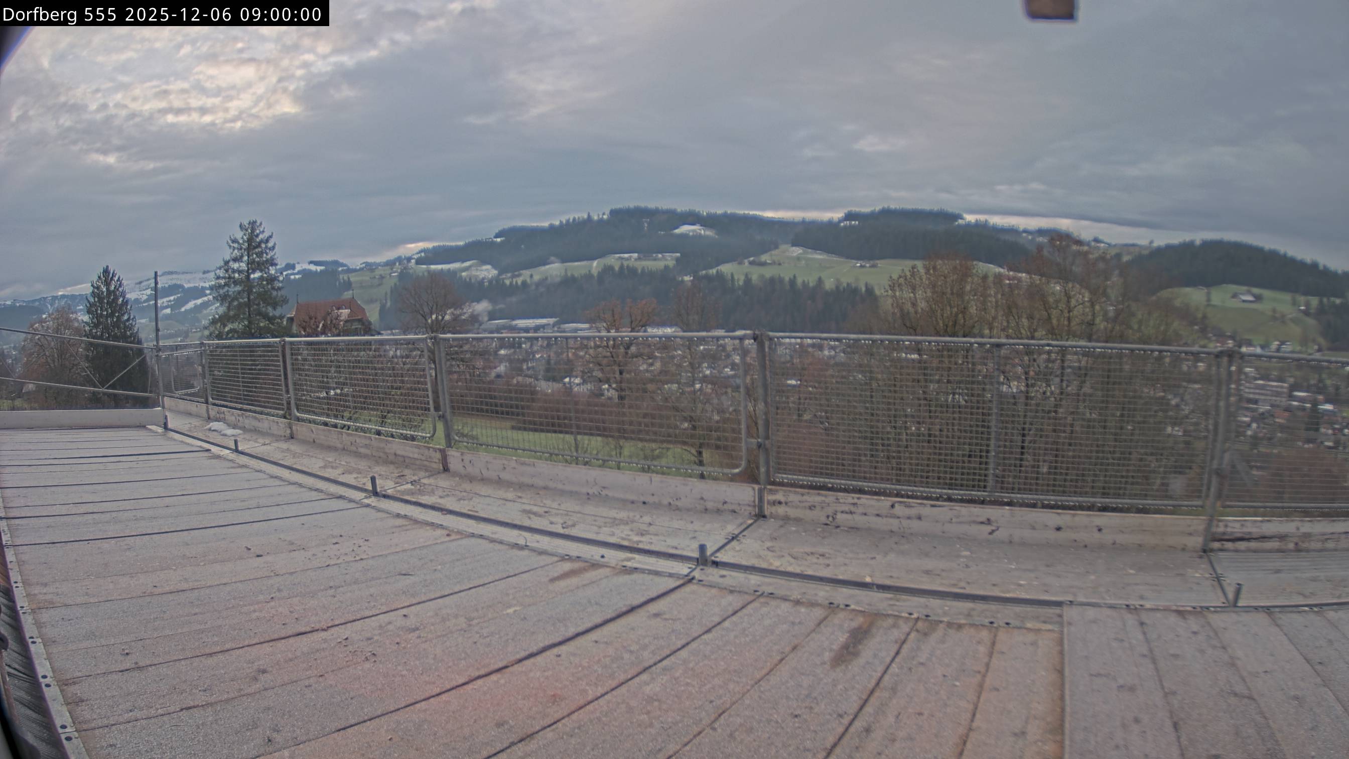 Webcam-Bild: Aussicht vom Dorfberg in Langnau 20251206-090000